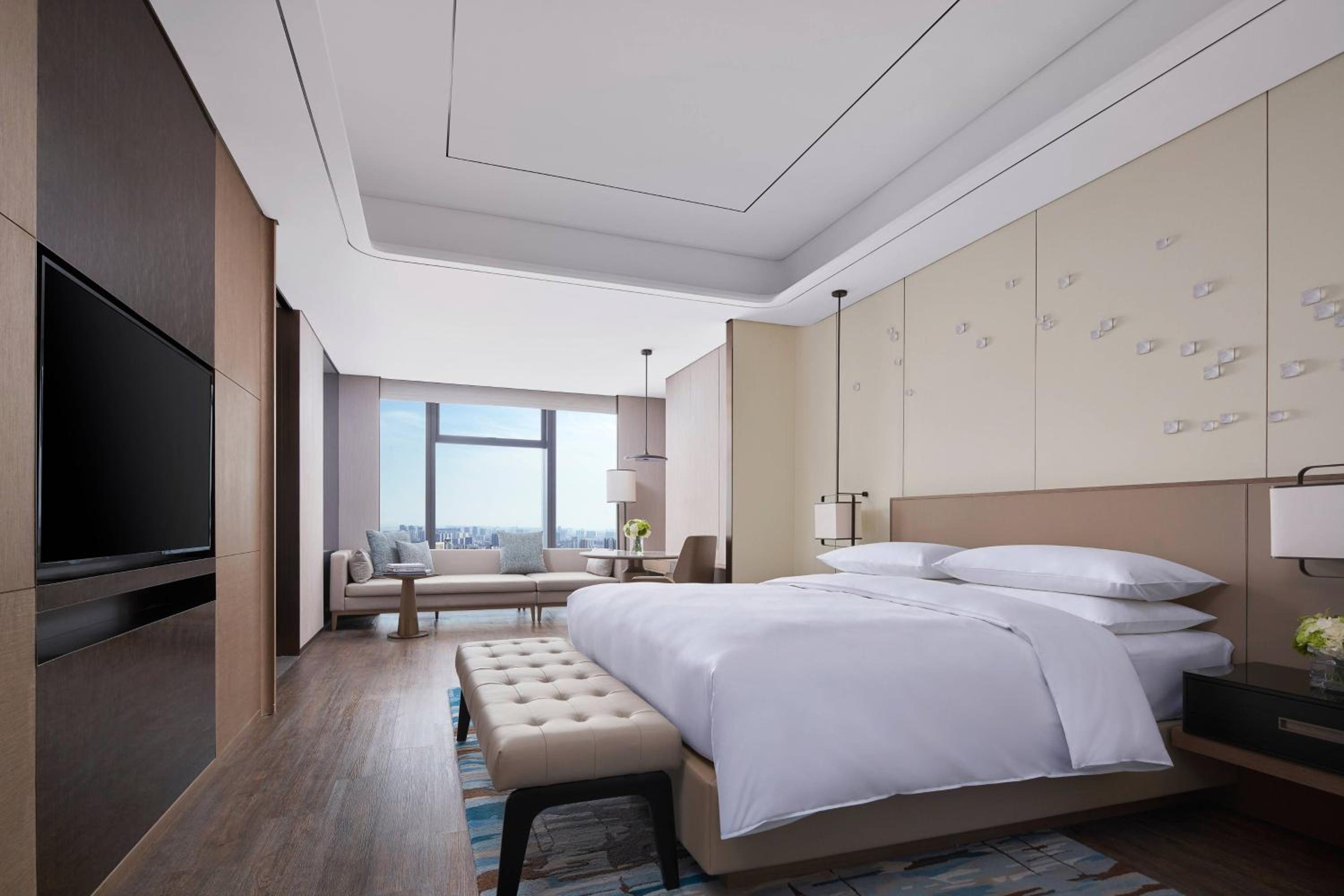 Premier King Room with City View