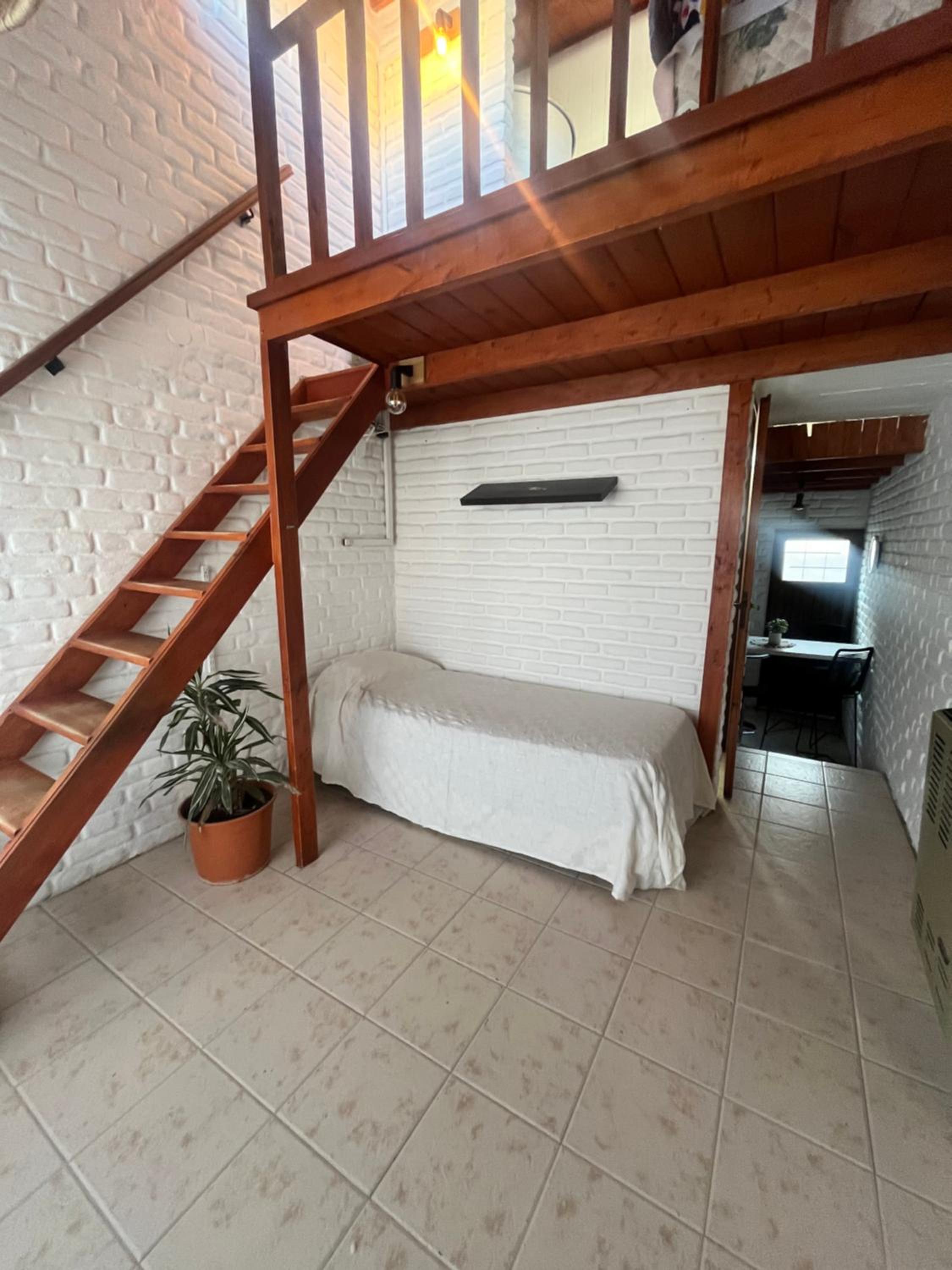 One-Bedroom House photo 1