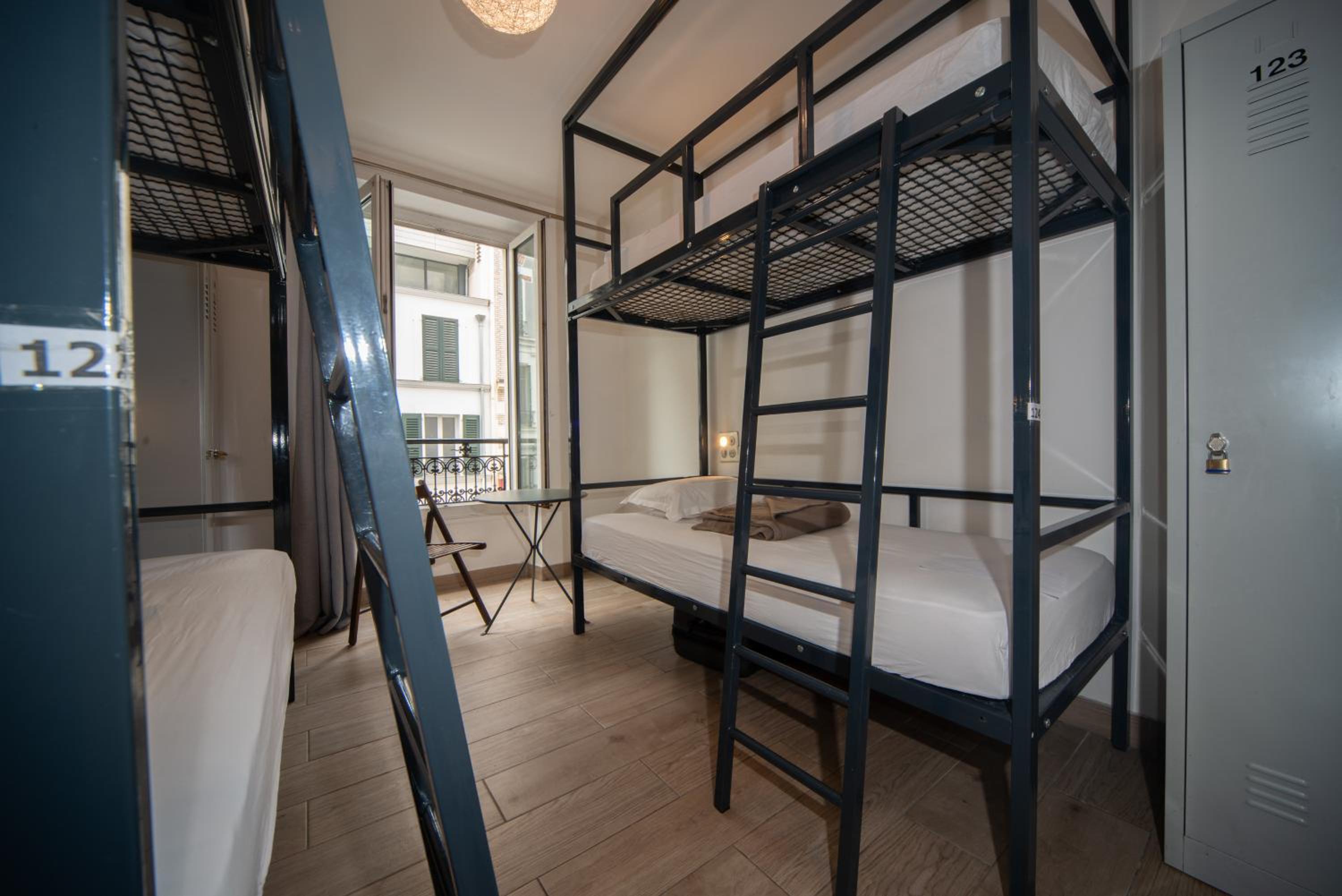 Bed in 4-Bed Mixed Dormitory Room photo 3