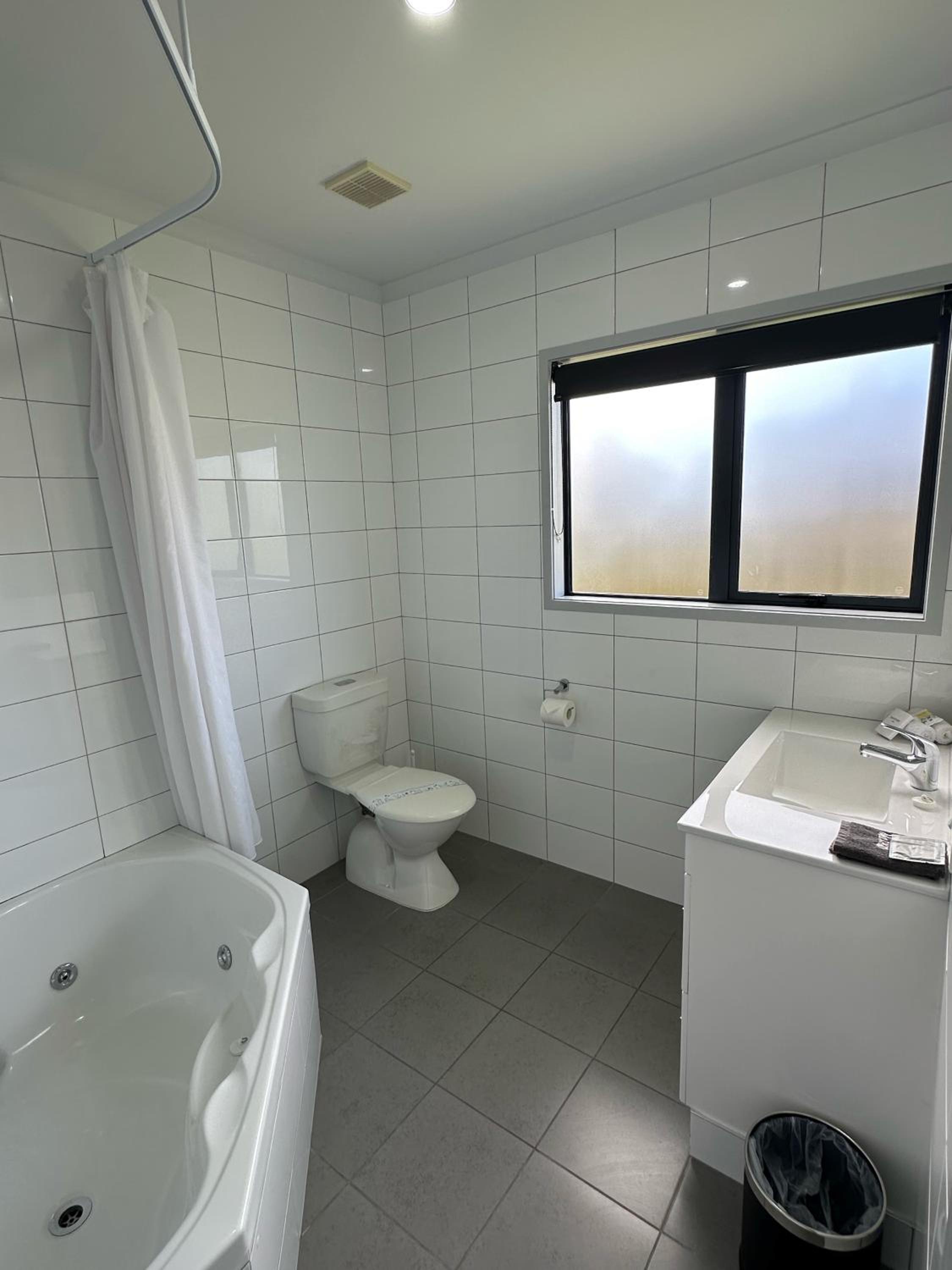 One-Bedroom Apartment - Photo 4