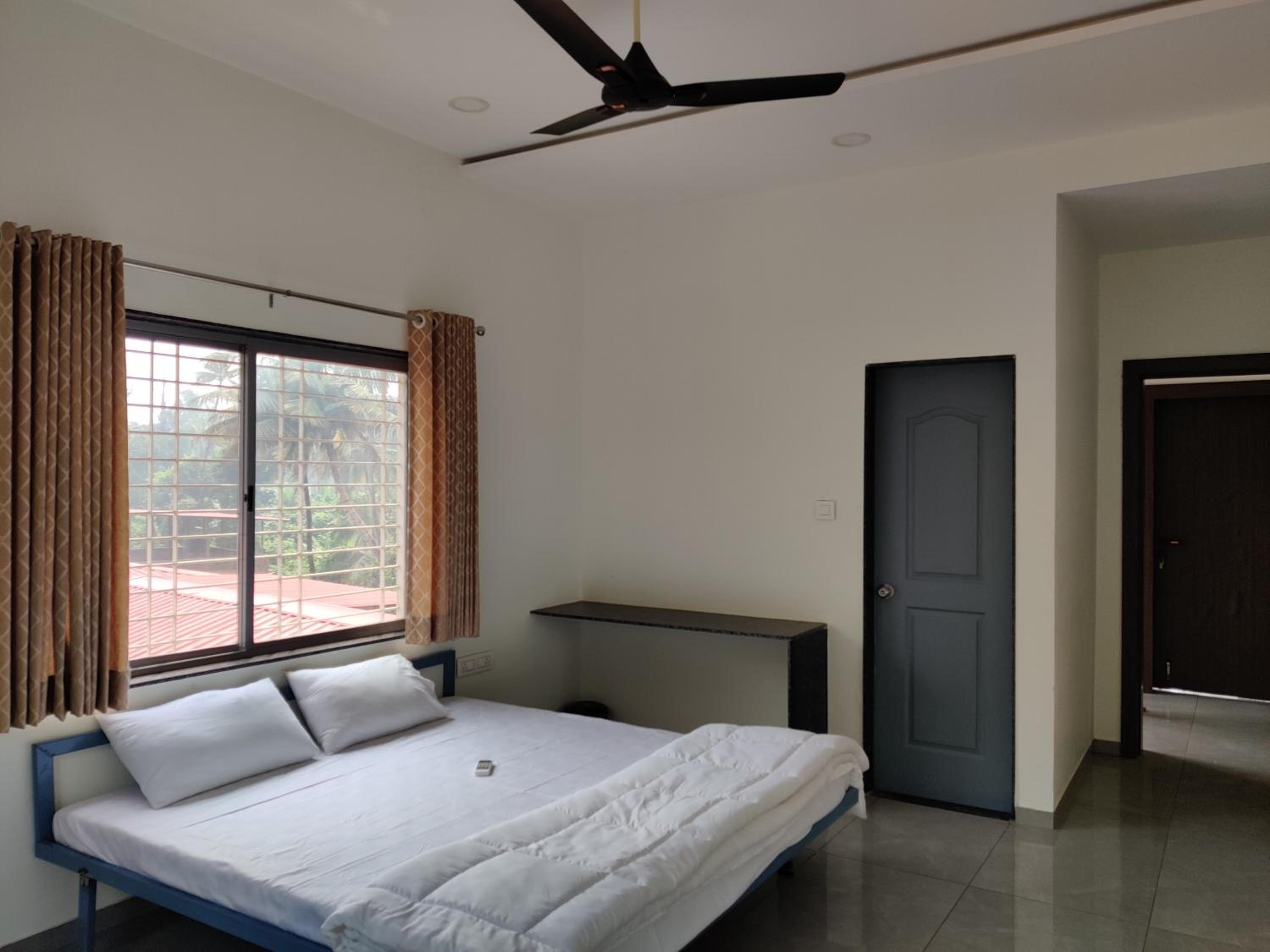 Deluxe King Room photo 1