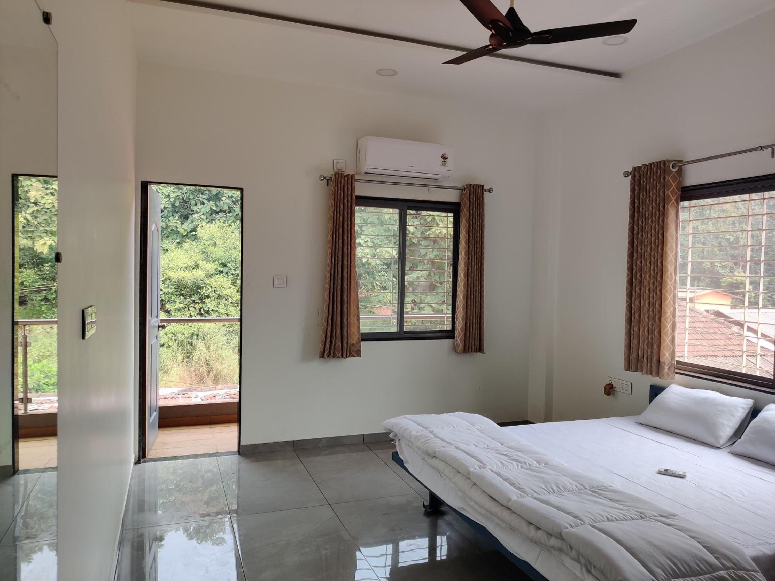 Deluxe King Room photo 2