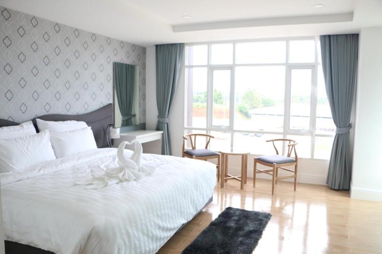 Deluxe King Room - Photo 1