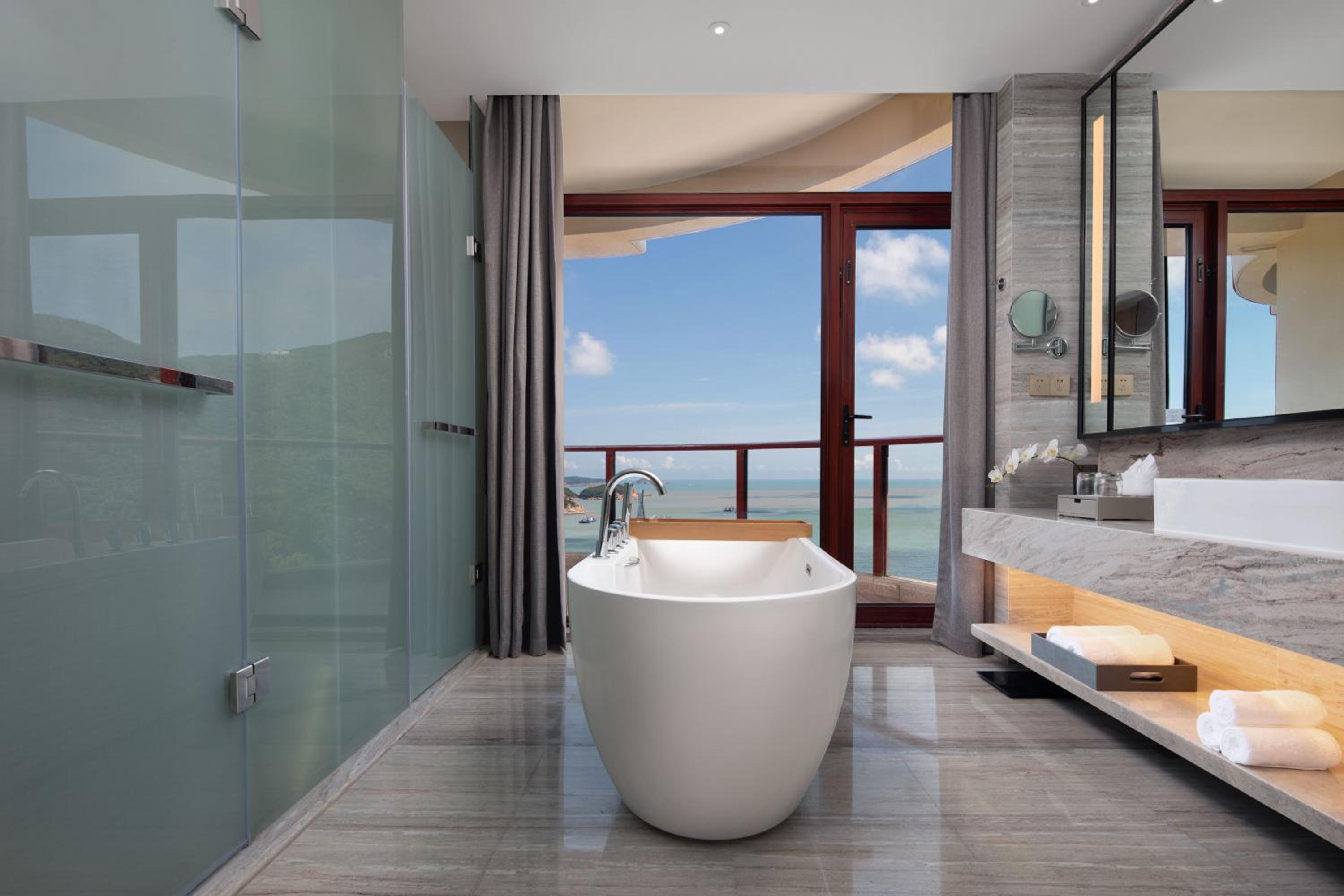 One-Bedroom Suite with Sea View - Photo 4