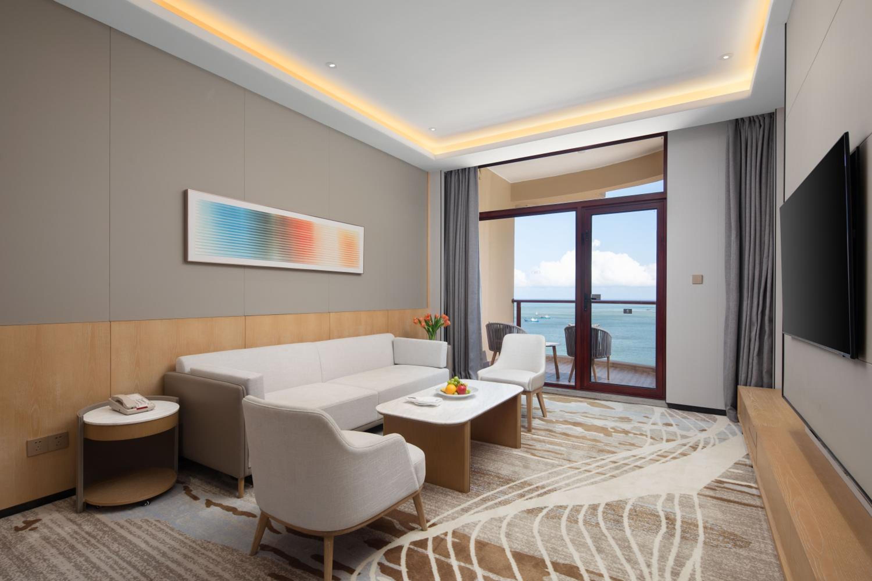 One-Bedroom Suite with Sea View - Photo 3