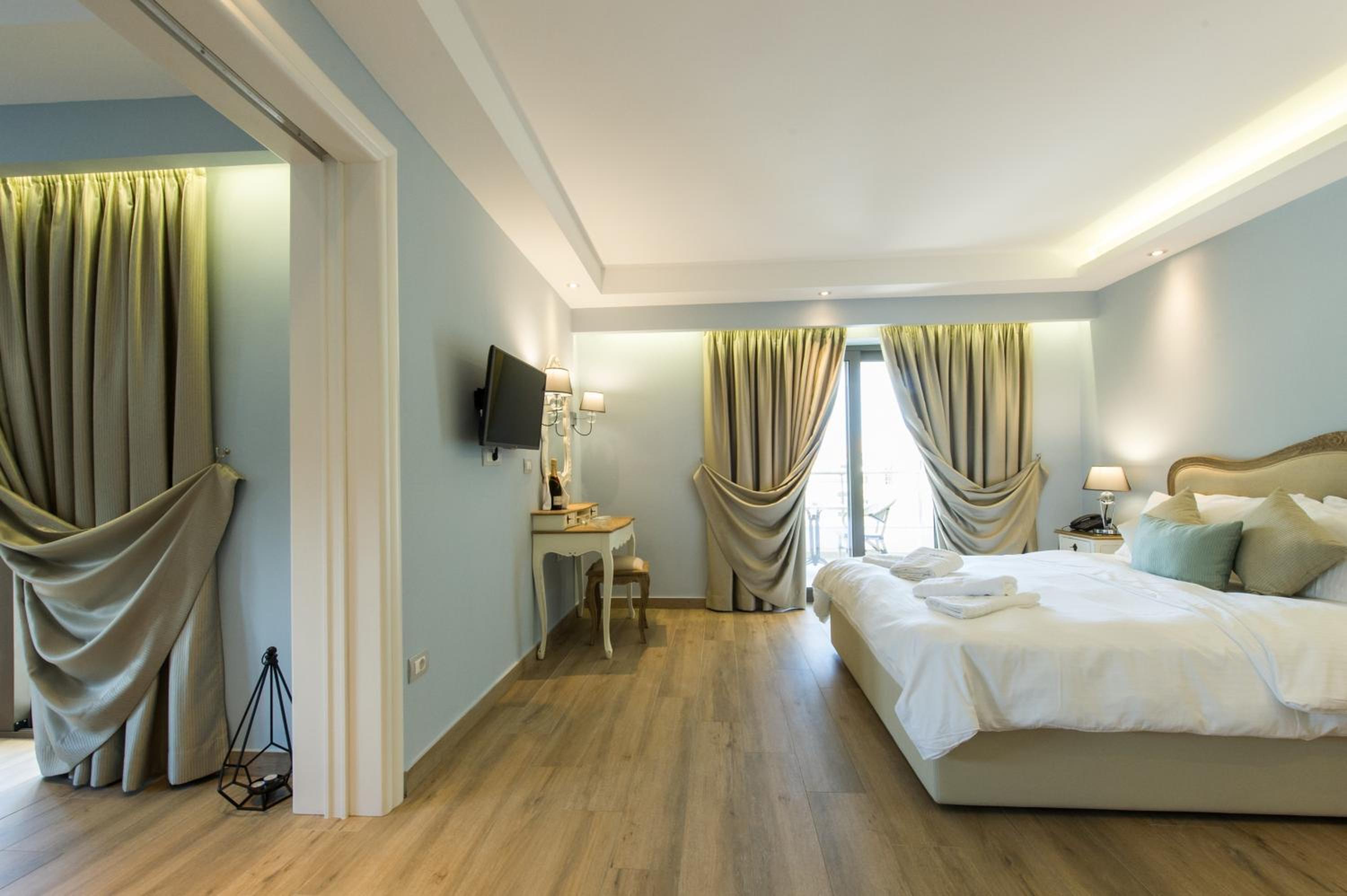 Two Space Suite 