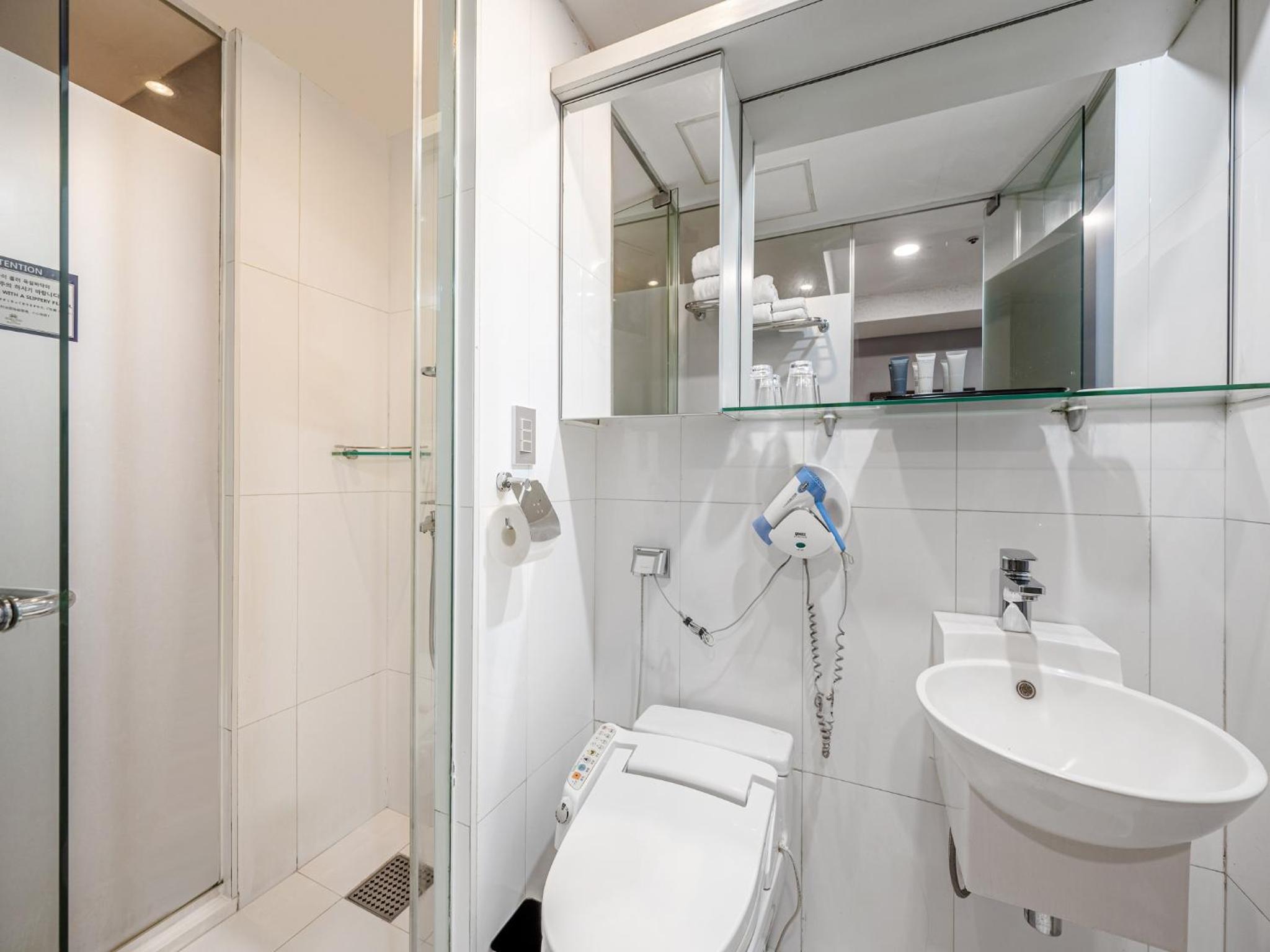 Superior Twin Room (No view) - Photo 2