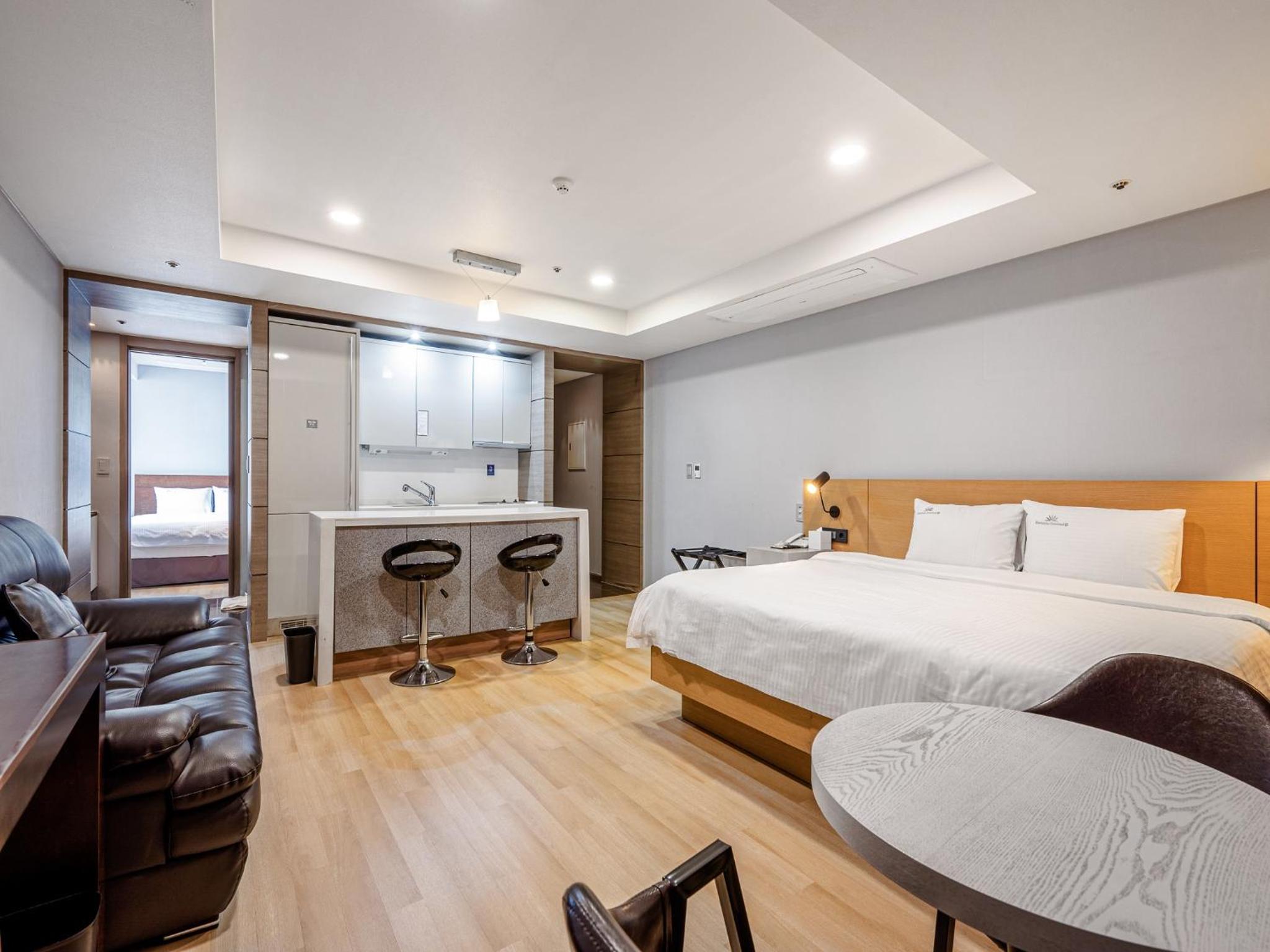 Junior Suite (No view) - Photo 3