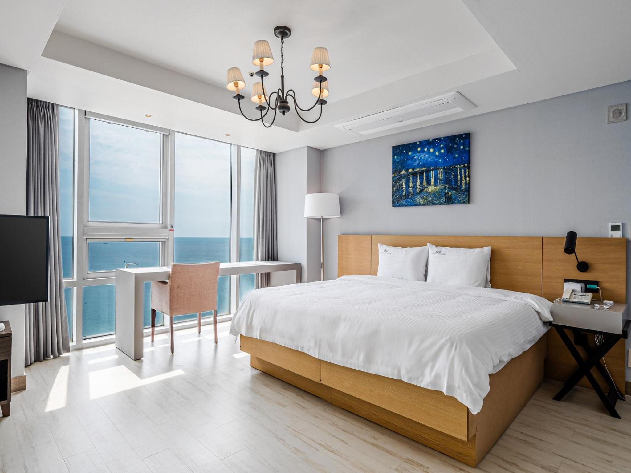 Excutive Suite Ocean - Photo 6