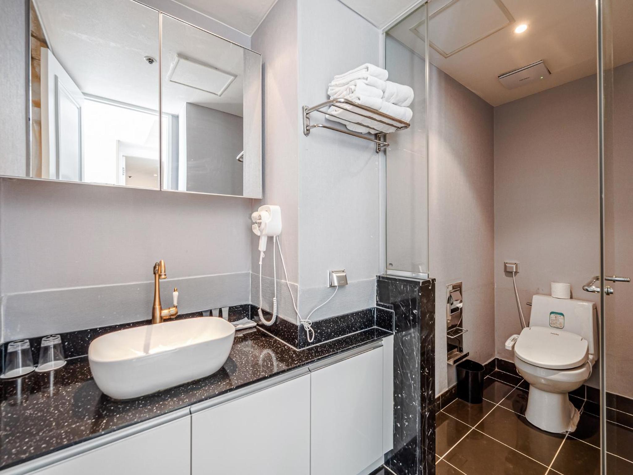 Excutive Suite Ocean - Photo 5