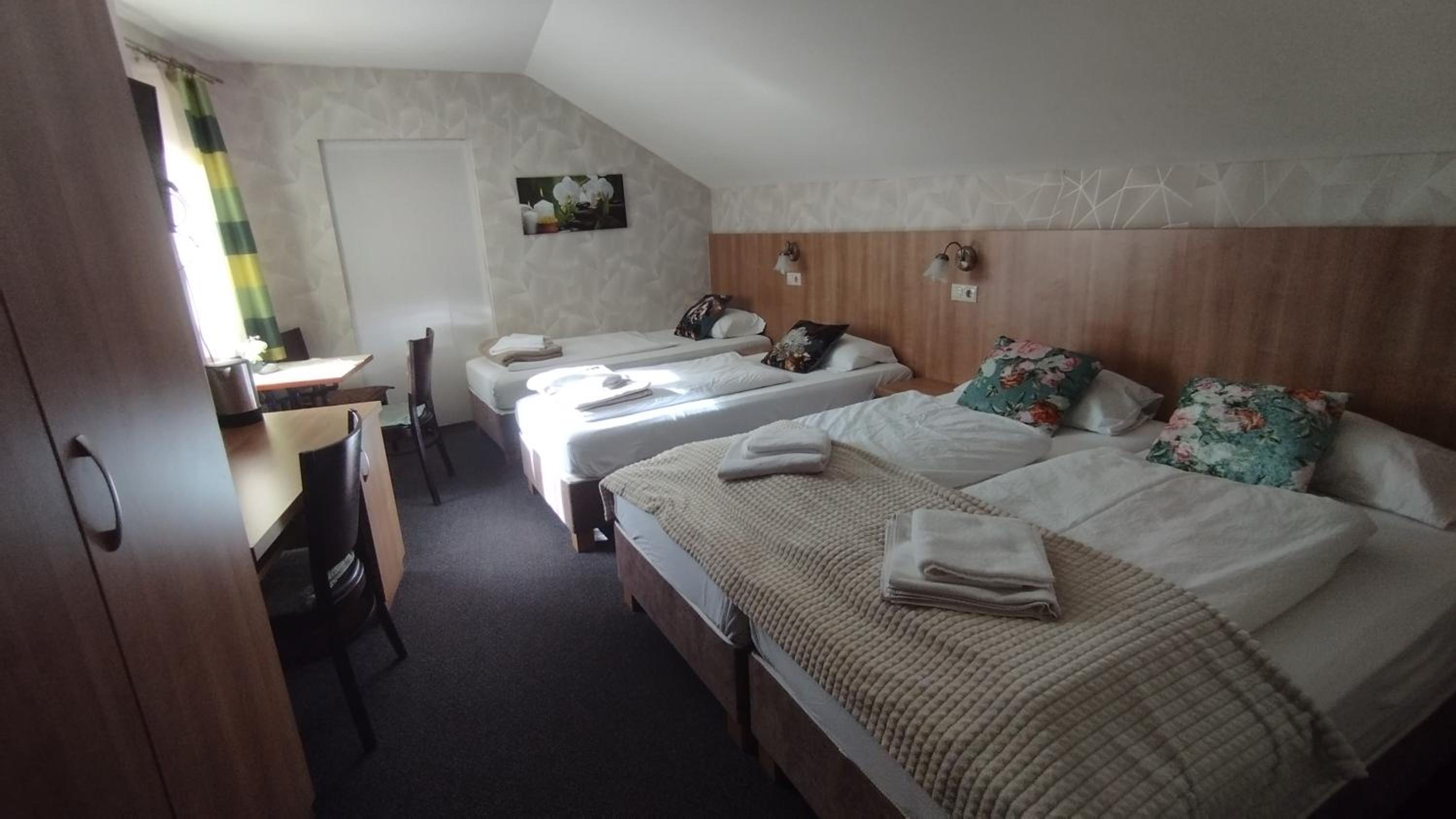 Quadruple Room with Private Bathroom photo 1