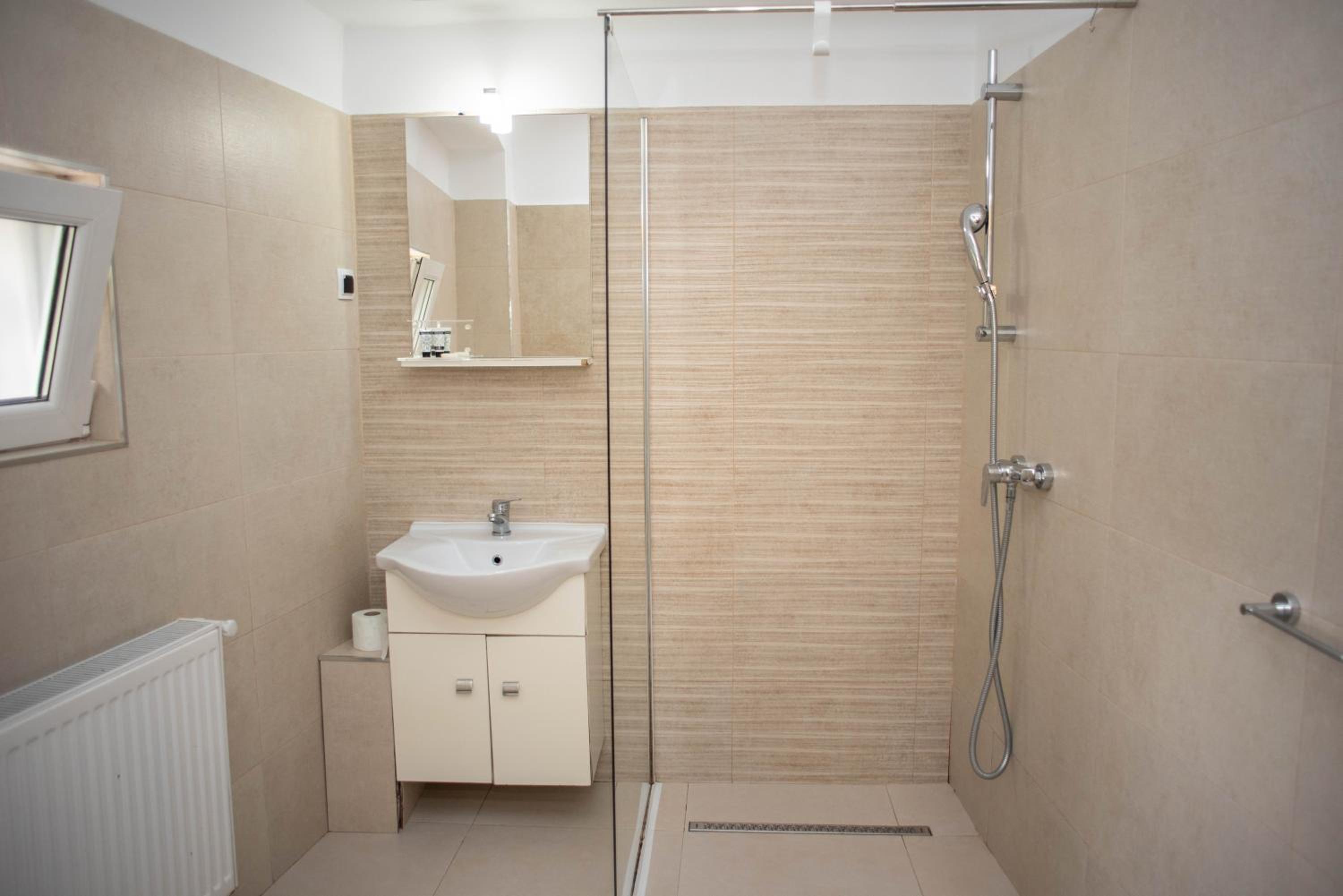 Deluxe King Room - Photo 2