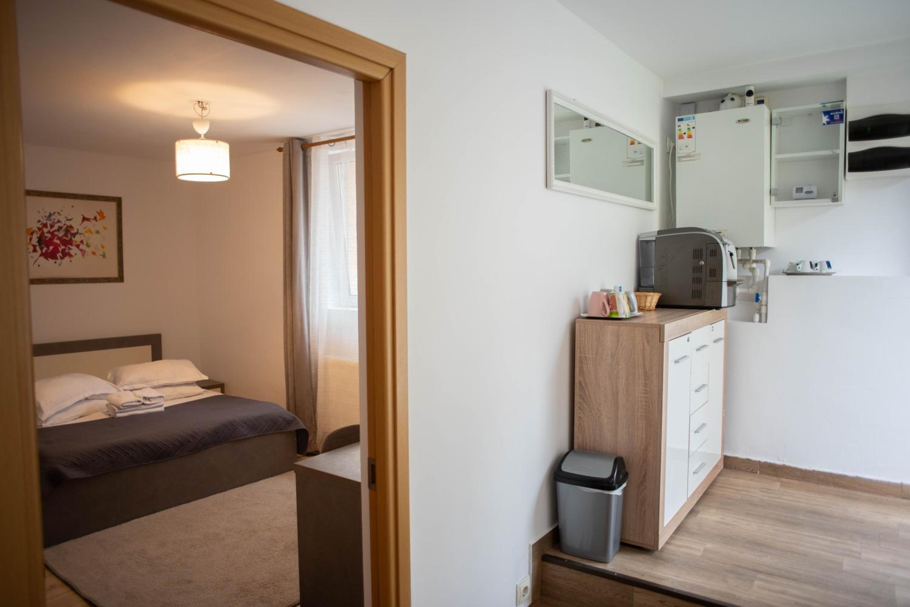 Deluxe King Room - Photo 1