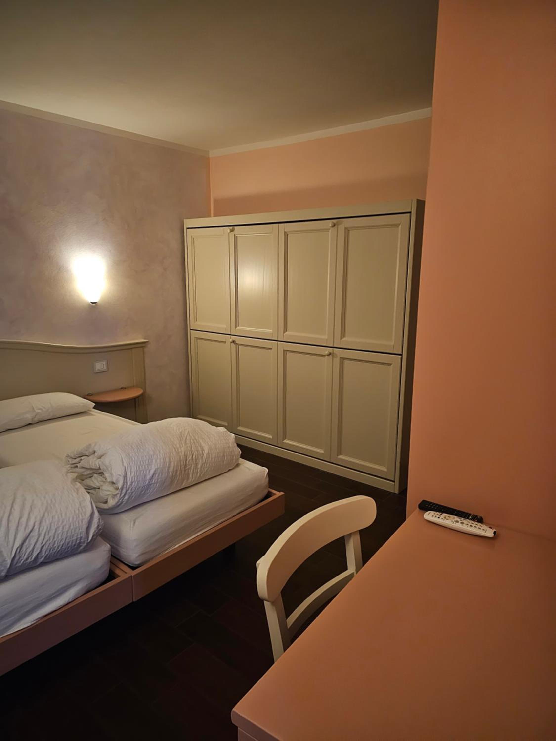 Quadruple Room with Private Bathroom photo 3