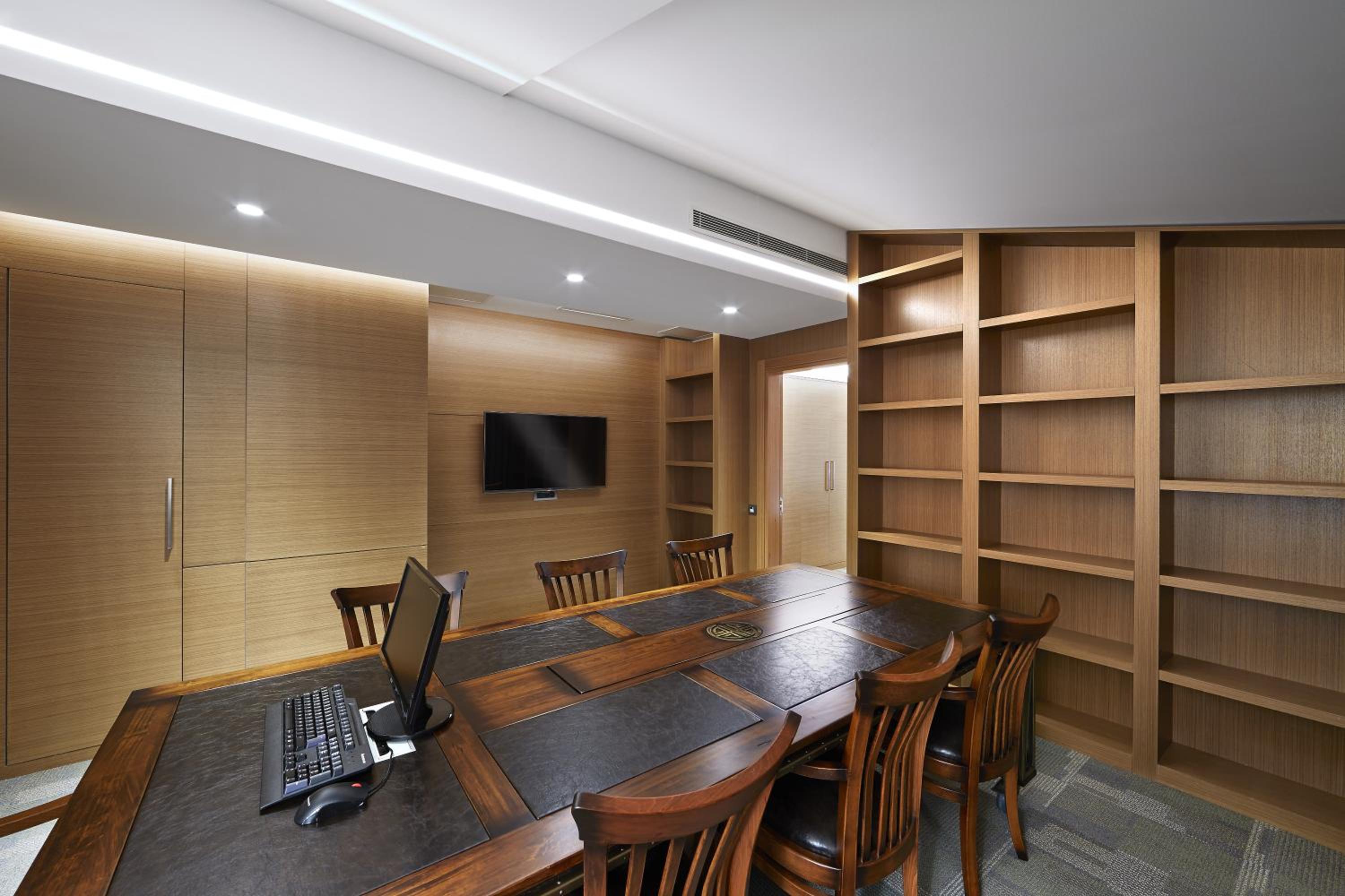 Business Suite with Balcony photo 2