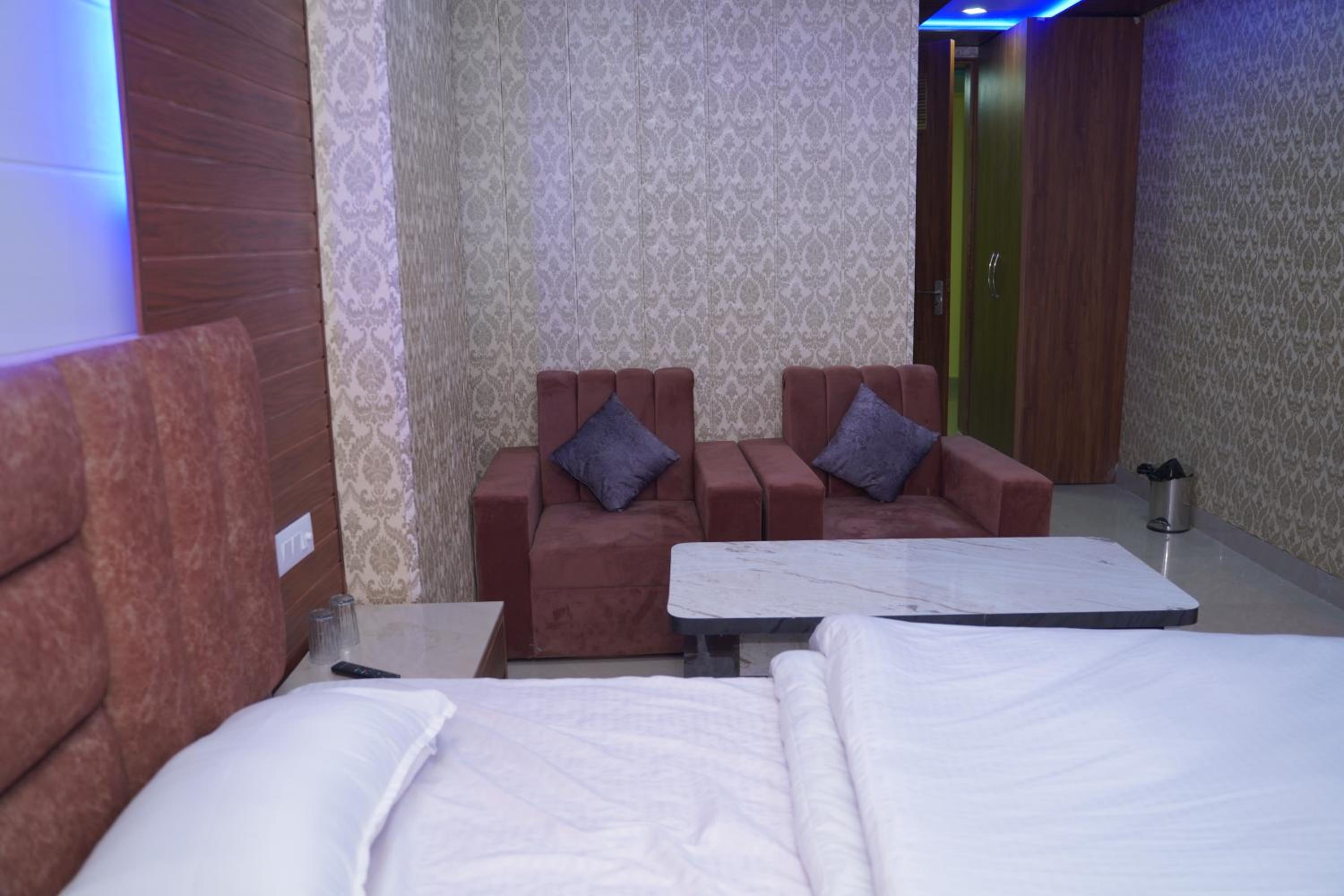 Standard Double Room - Photo 10