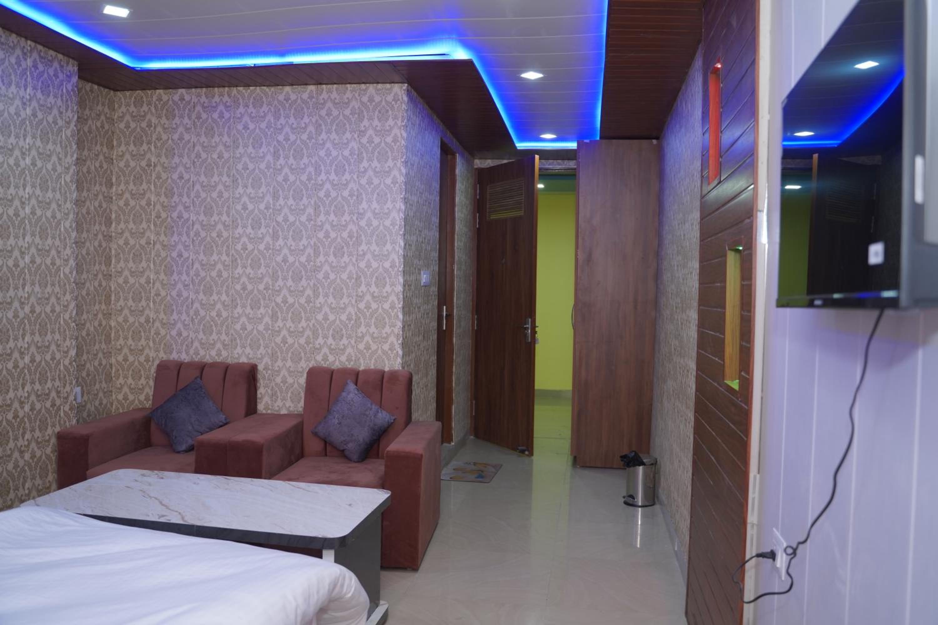 Standard Double Room - Photo 3
