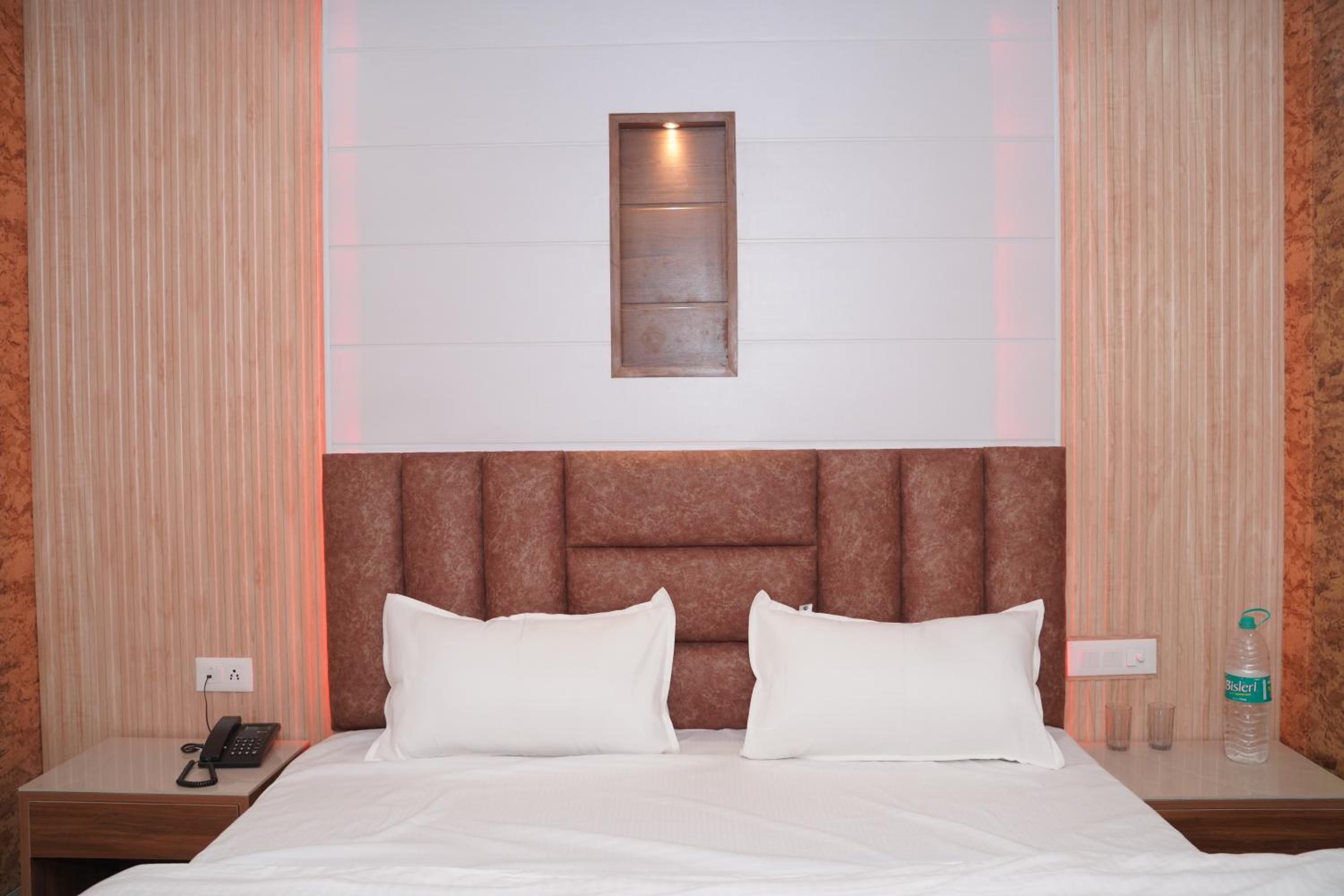 Standard Double Room - Photo 5