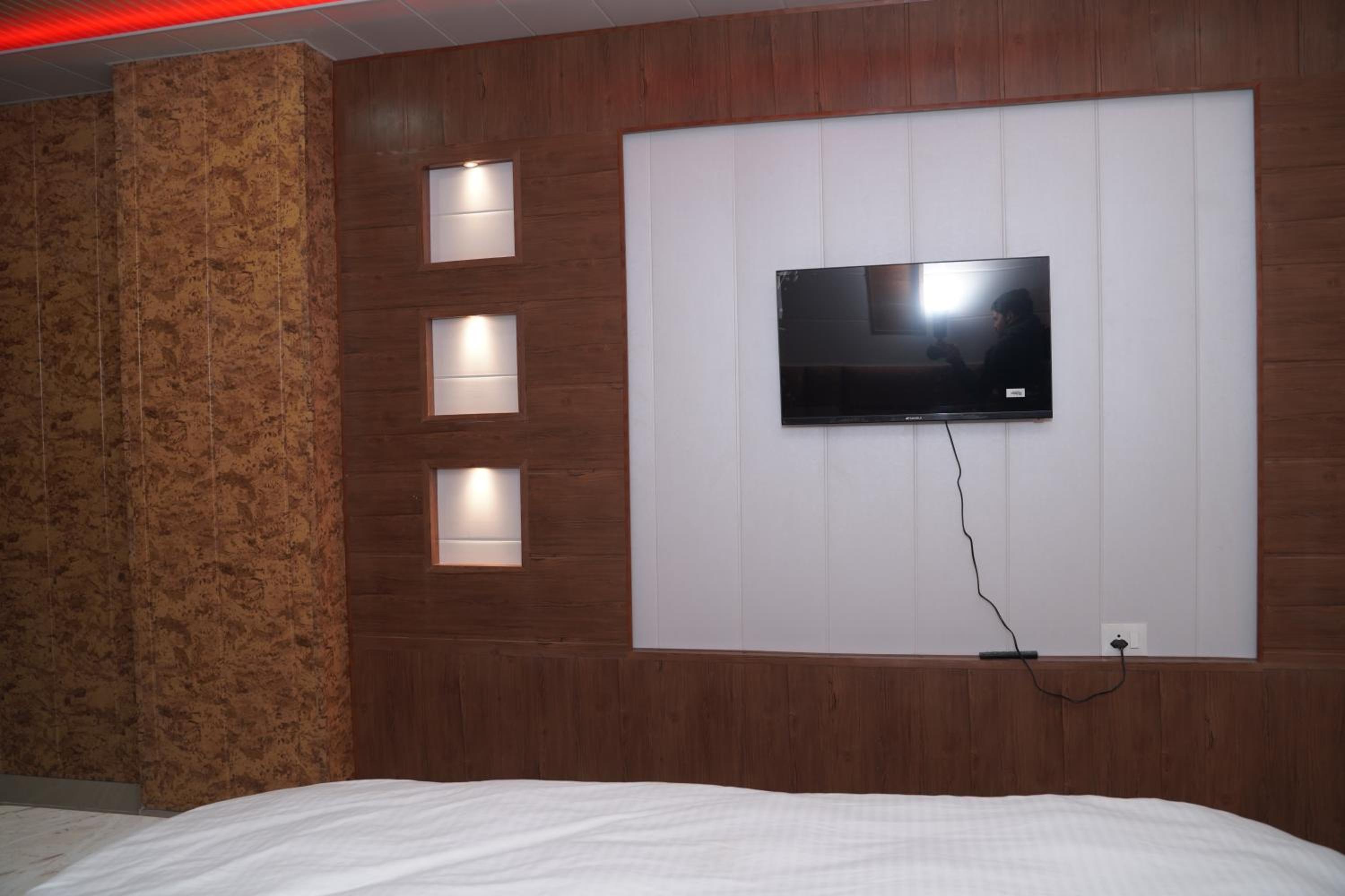Standard Double Room - Photo 7