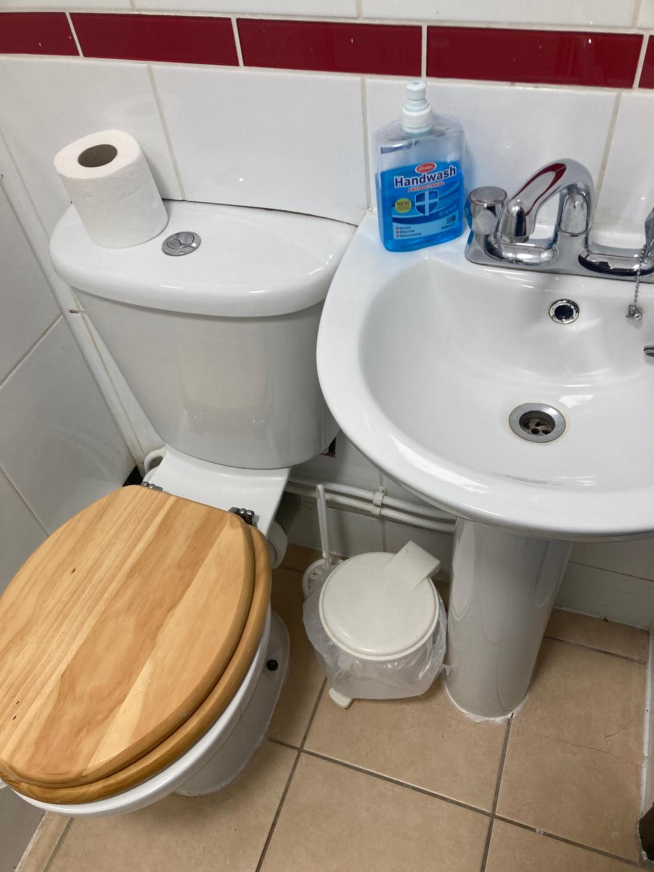 Standard Twin Room - Photo 6