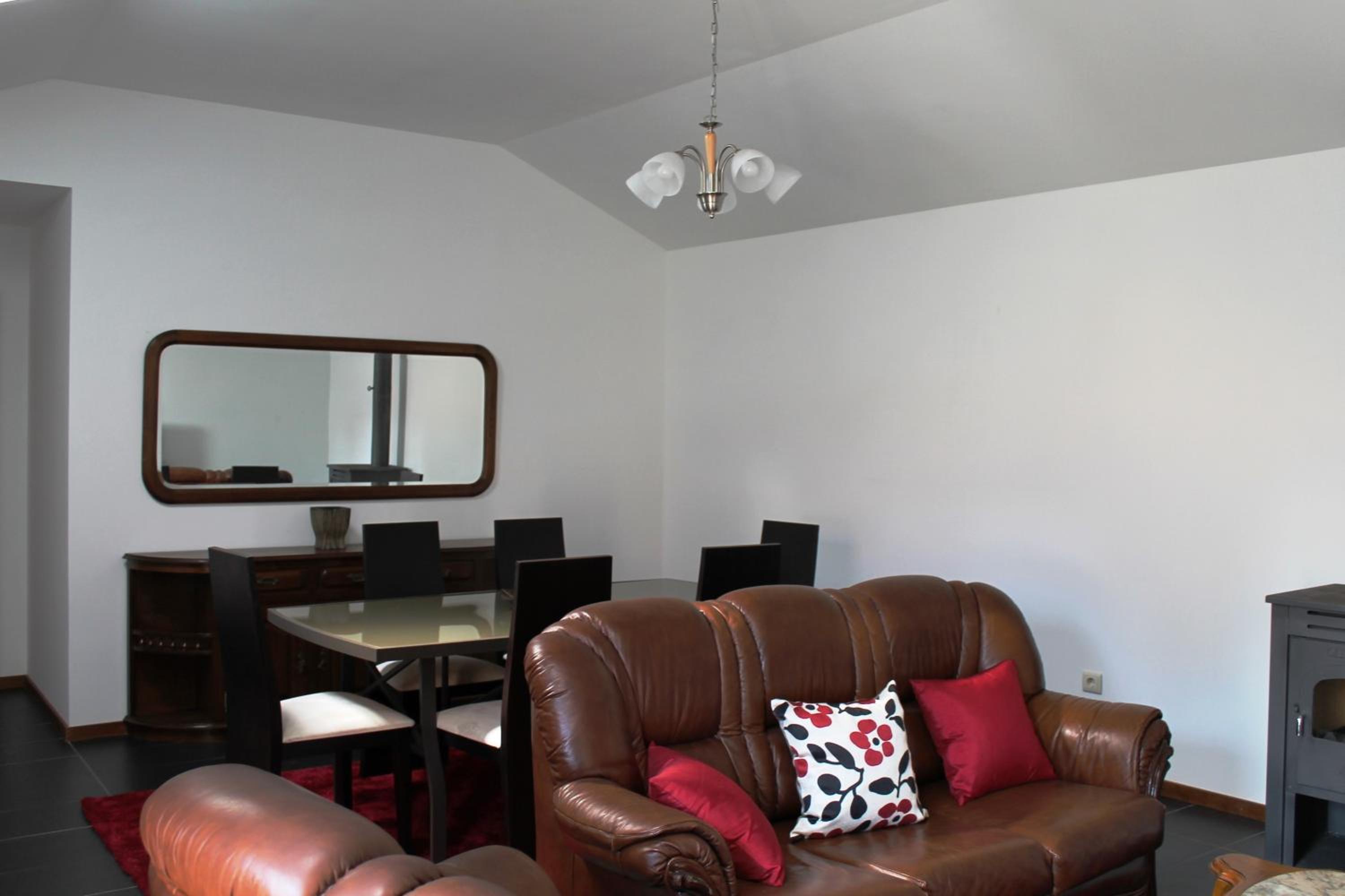 Two-Bedroom House - Photo 9