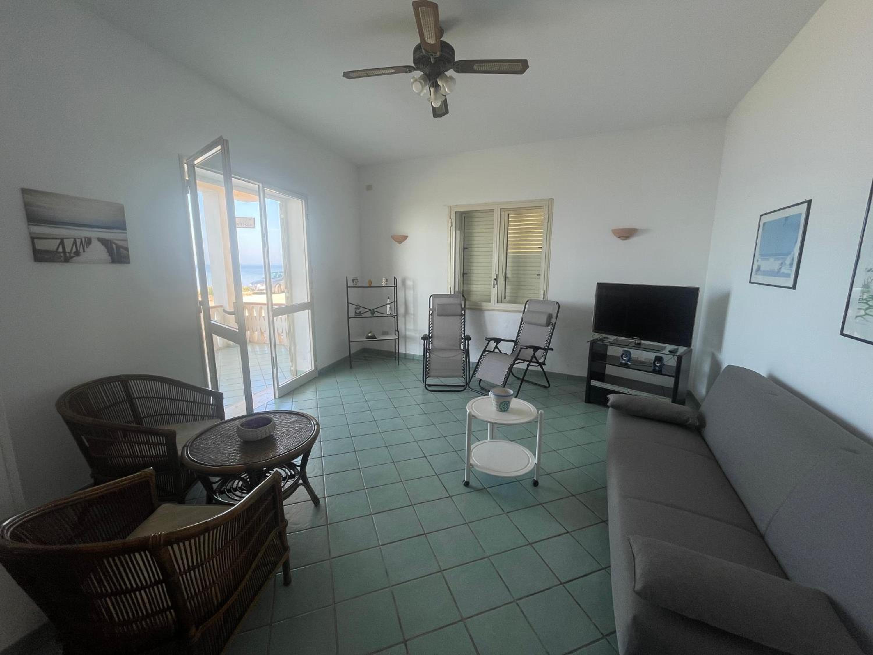 One-Bedroom House photo 1