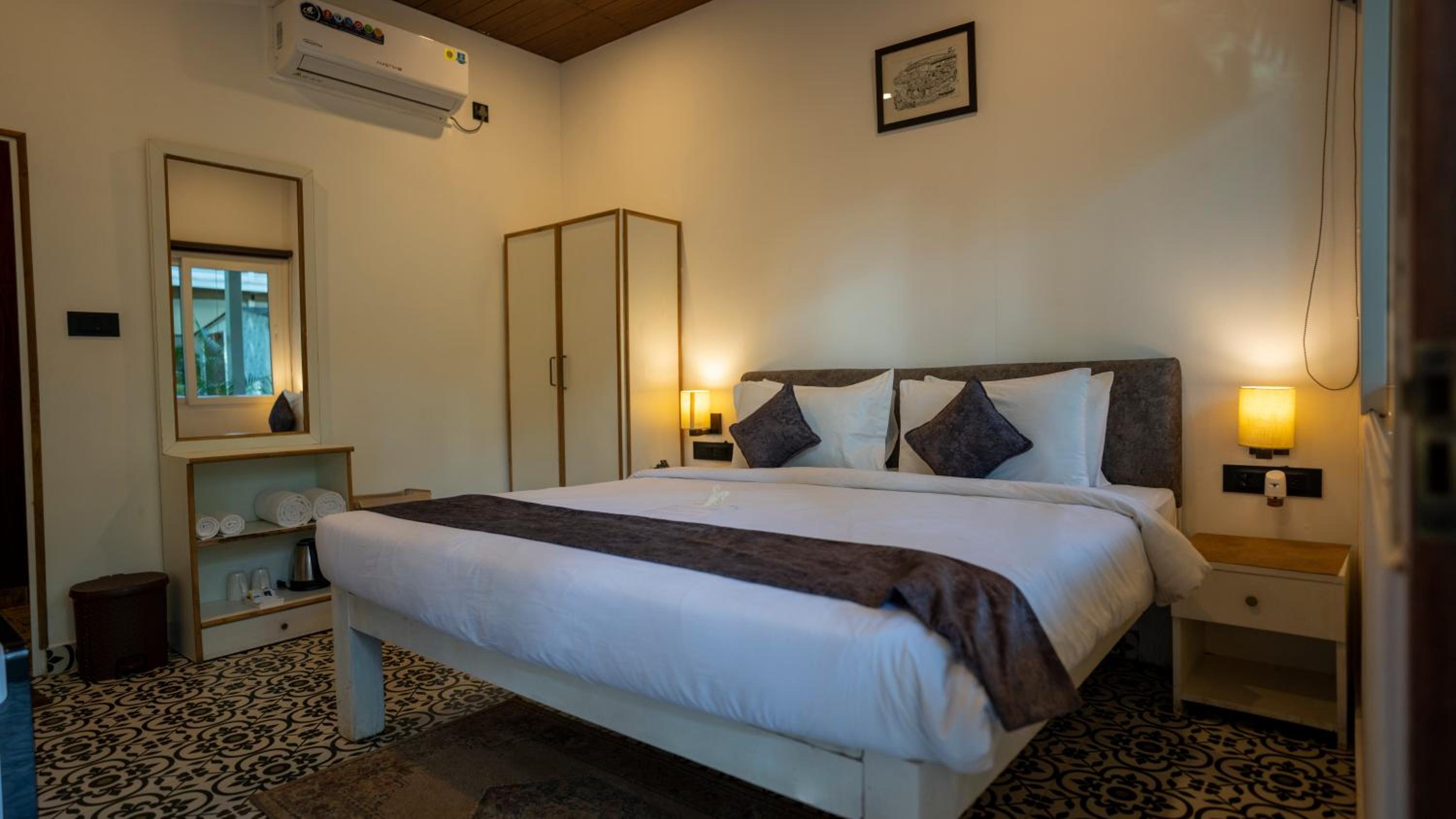 Deluxe Room with Pool View - Photo 2