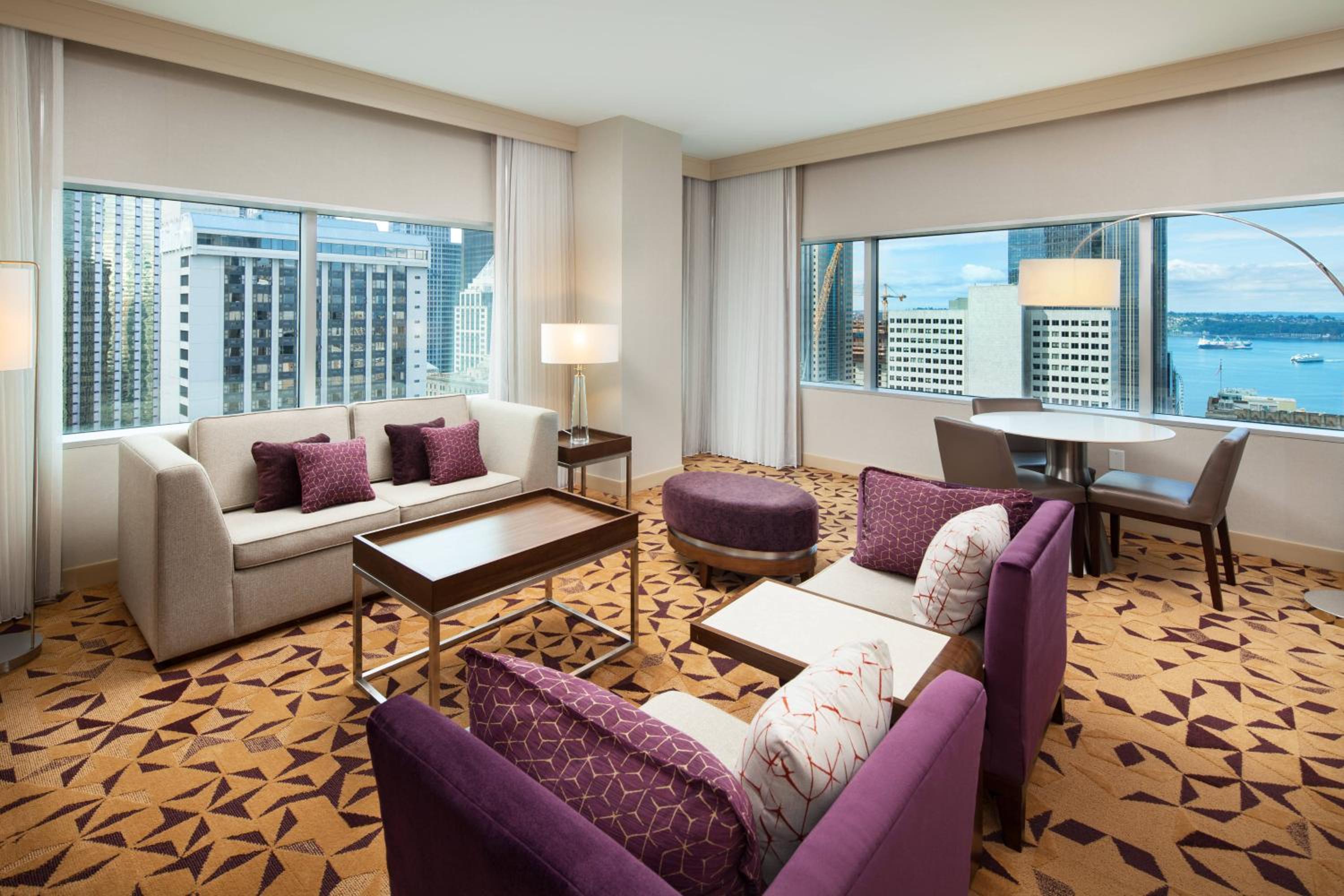 1 Bedroom Junior Suite, 1 King, High floor - Photo 1
