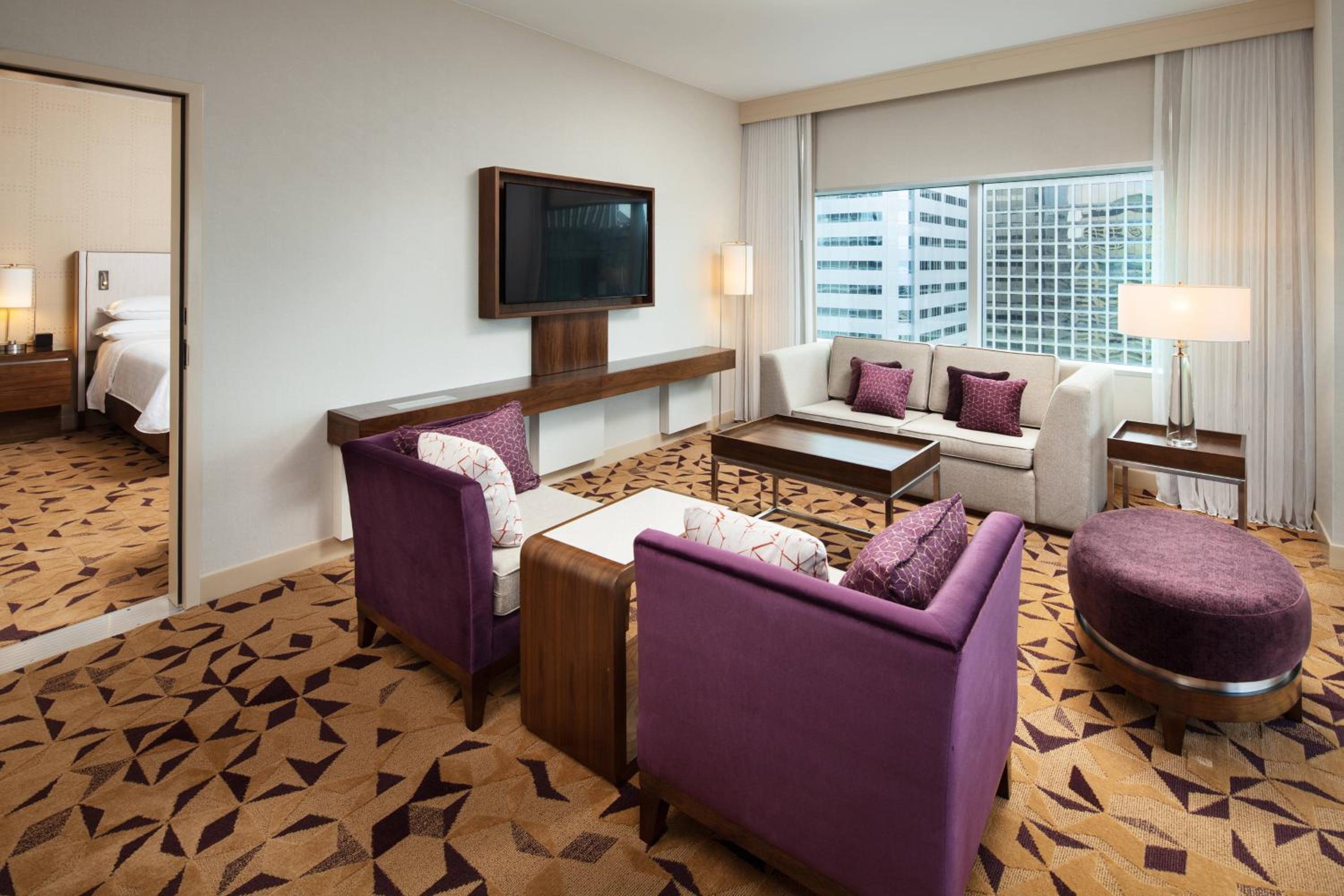 1 Bedroom Junior Suite, 1 King, High floor - Photo 3
