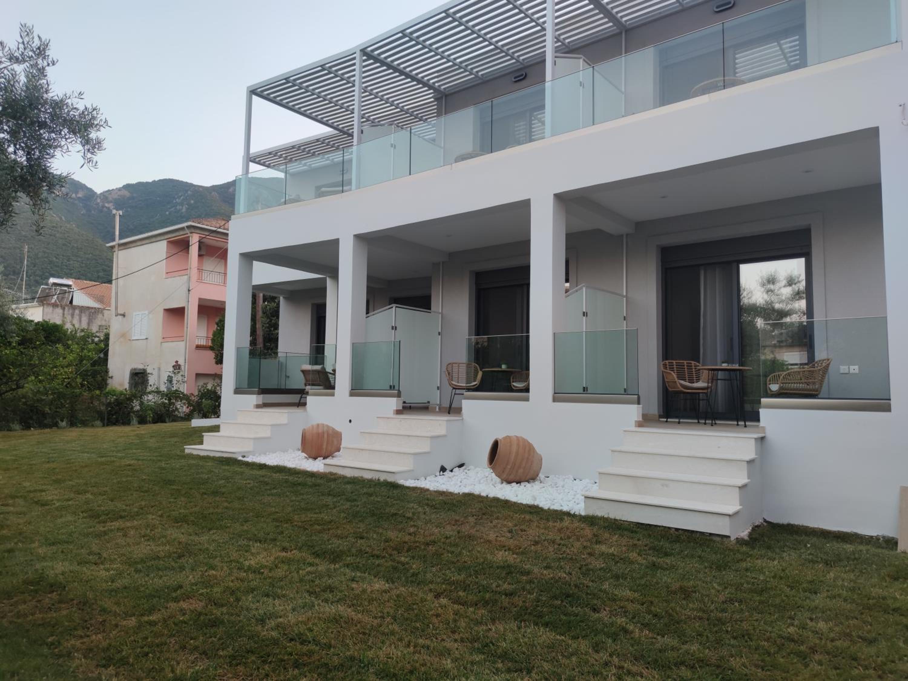 Family Room with Garden View - Photo 7