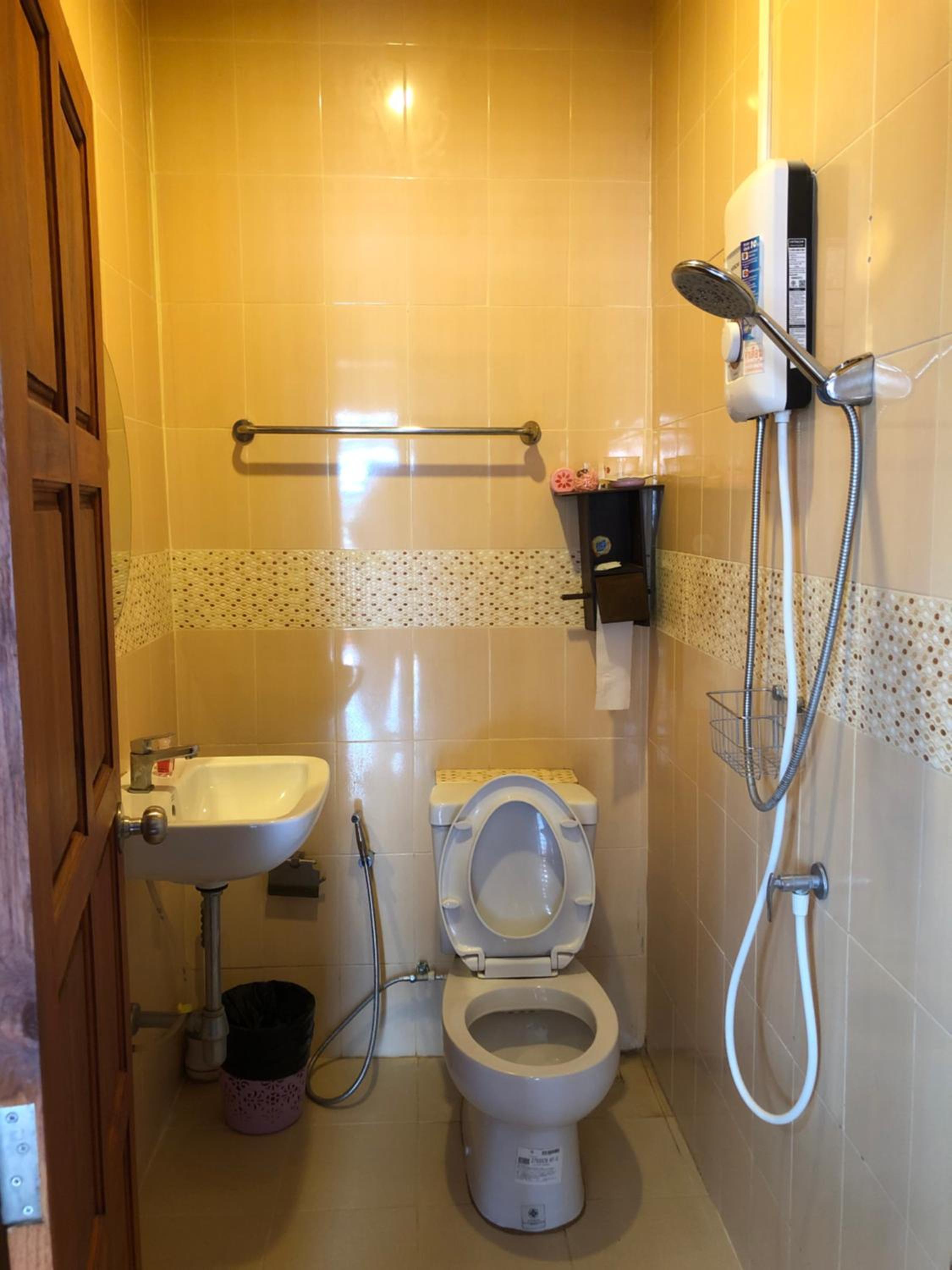 Double Room with Private Bathroom - Photo 5