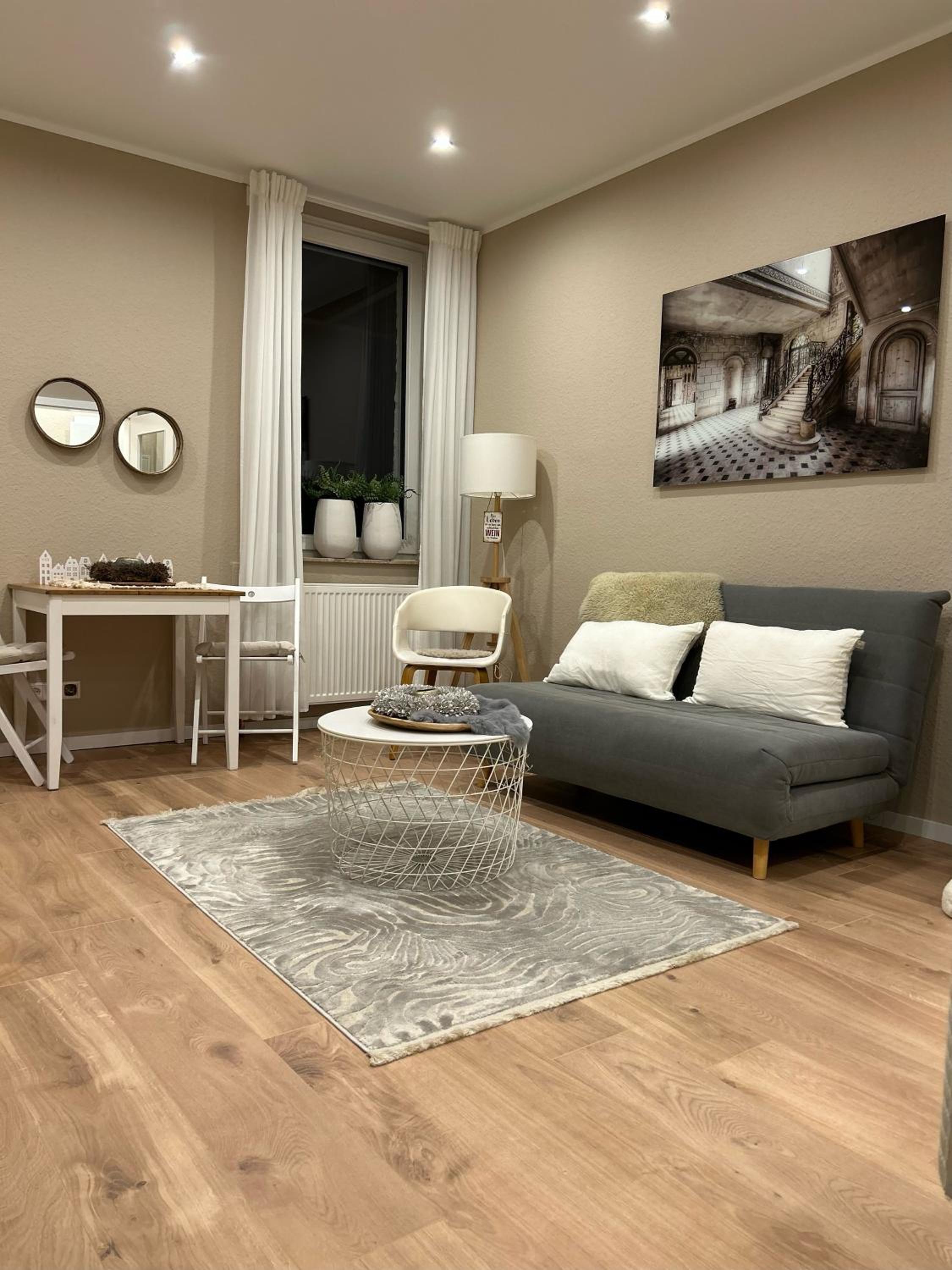 One-Bedroom Apartment photo 2