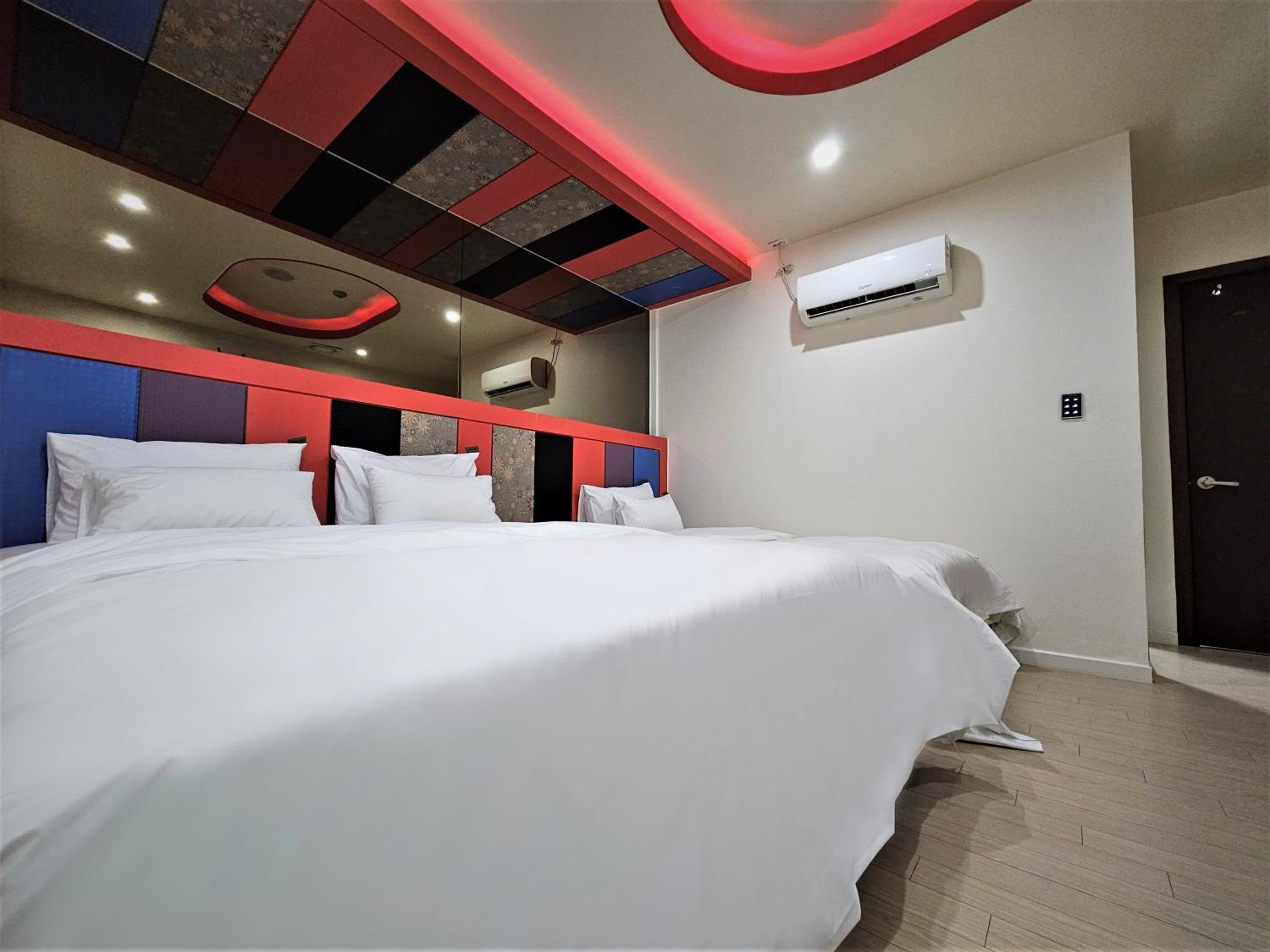 Superior Twin Room - Photo 3