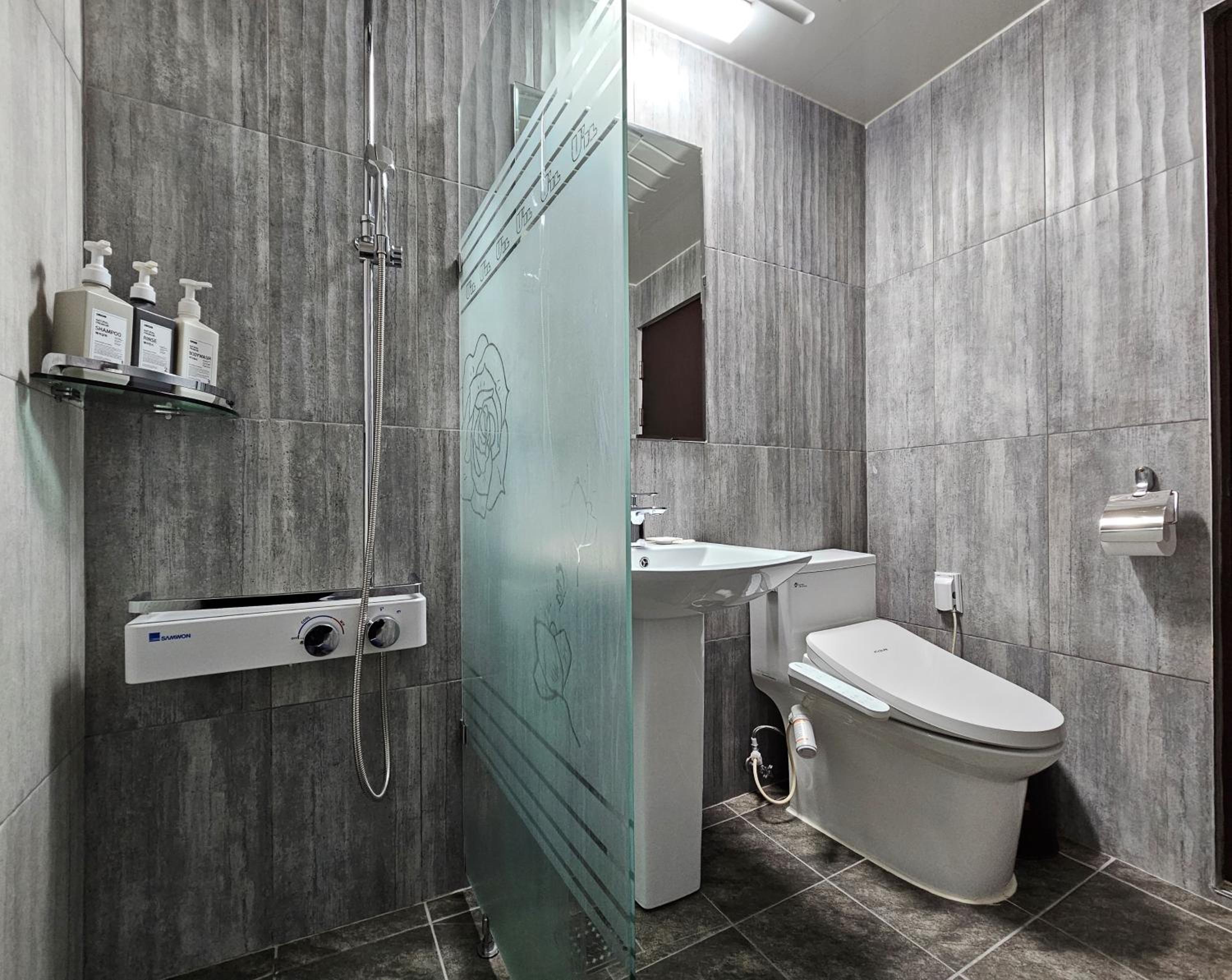 Superior Twin Room - Photo 8