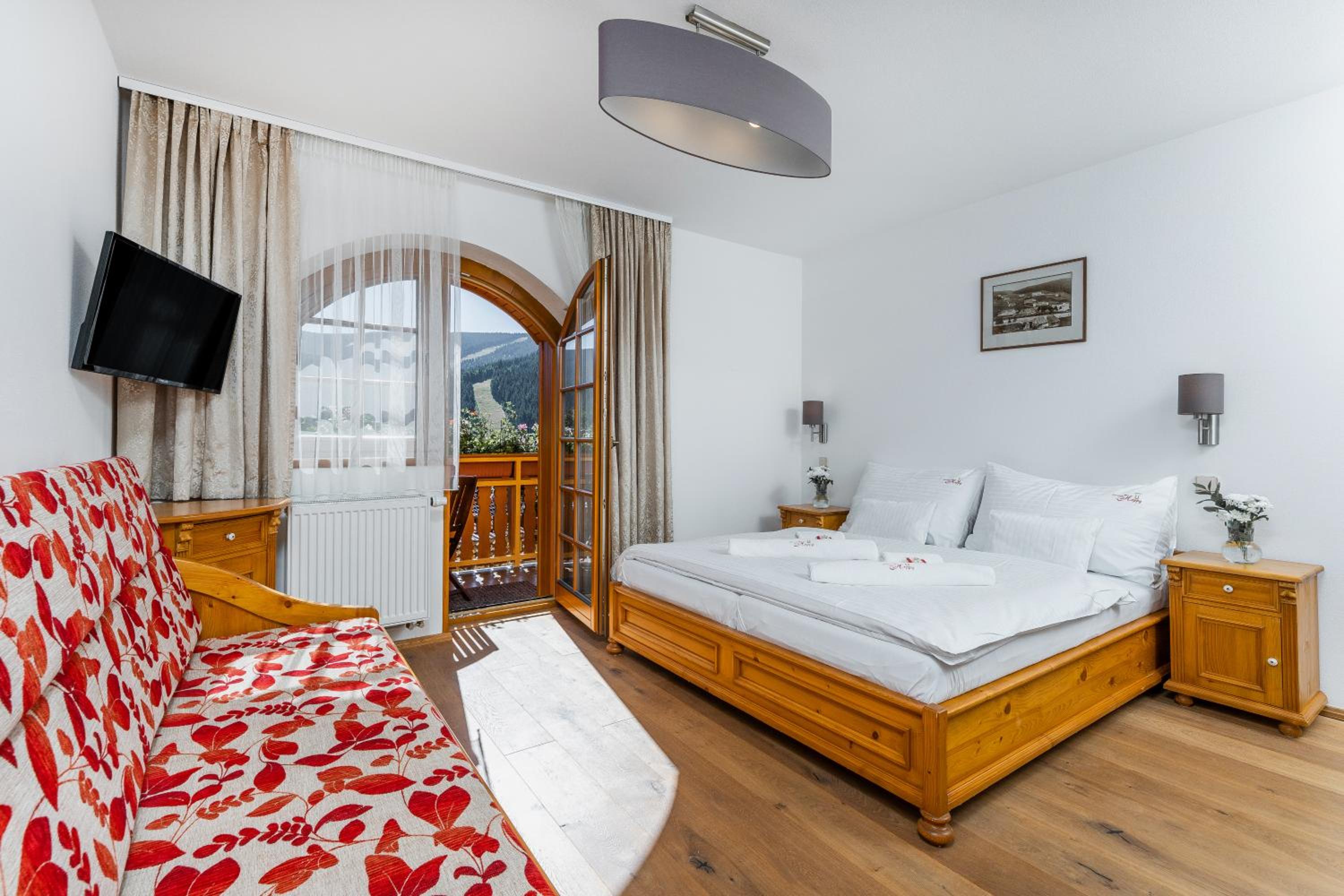 Deluxe Double Room with Balcony photo 1