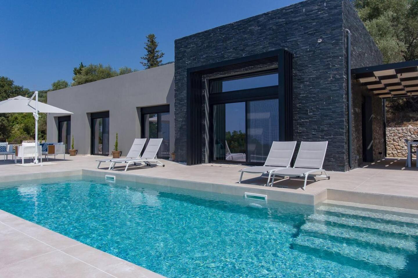 Three-Bedroom Villa photo 3