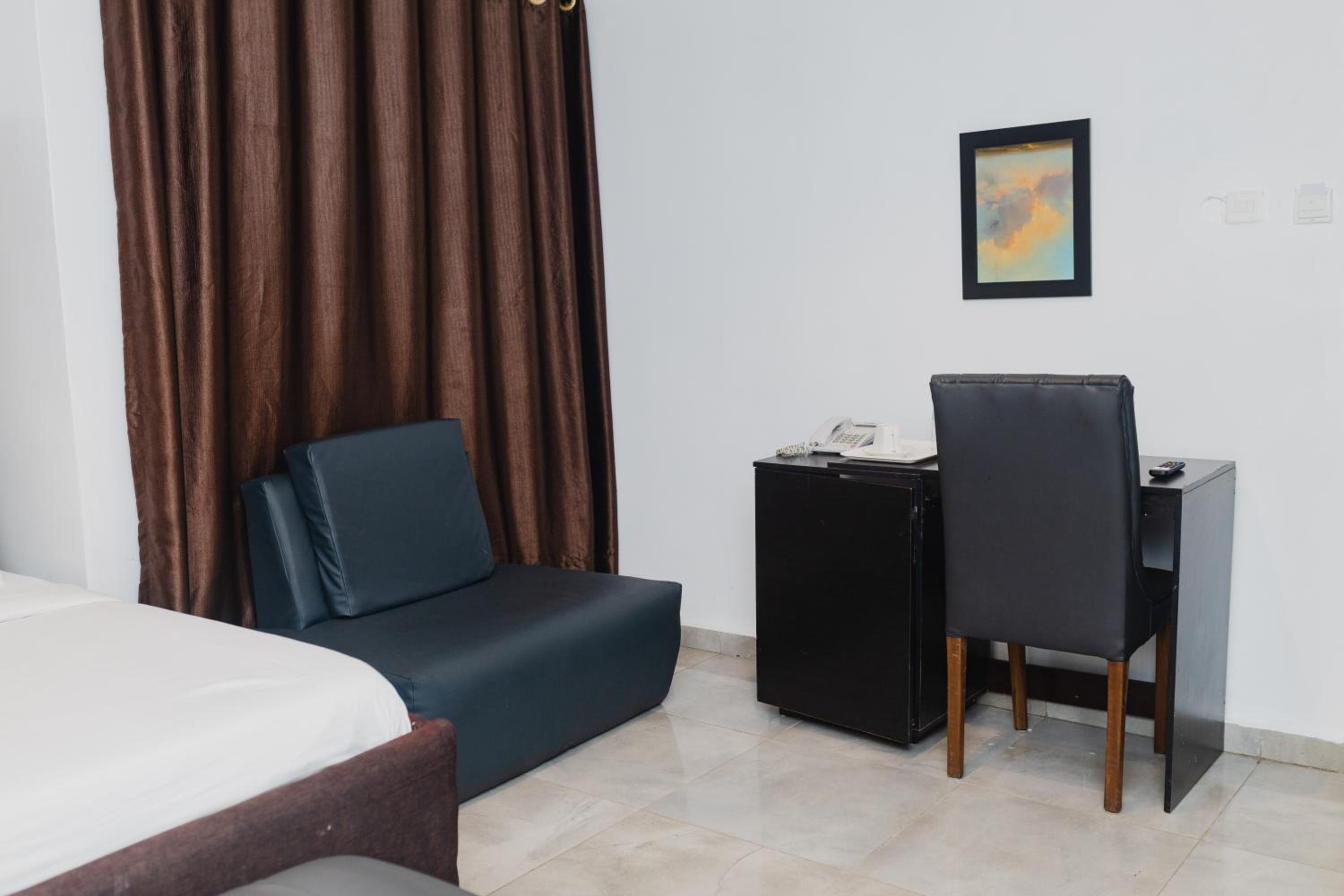 Deluxe Room - Photo 5