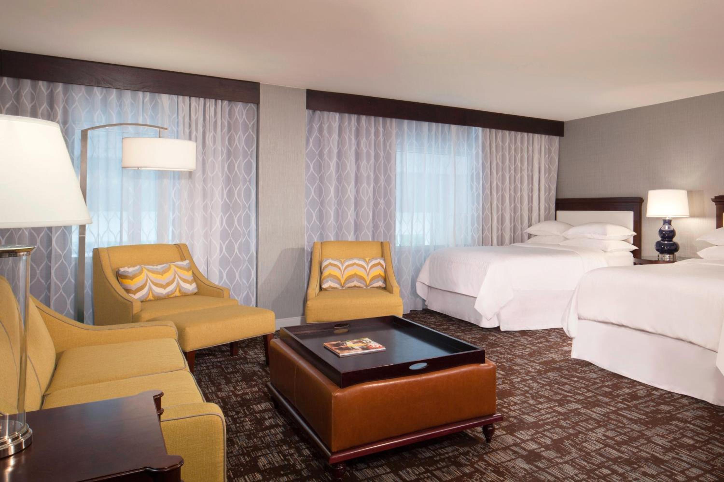 Executive Suite, 2 Double, Alternate bed: sofa bed photo 1