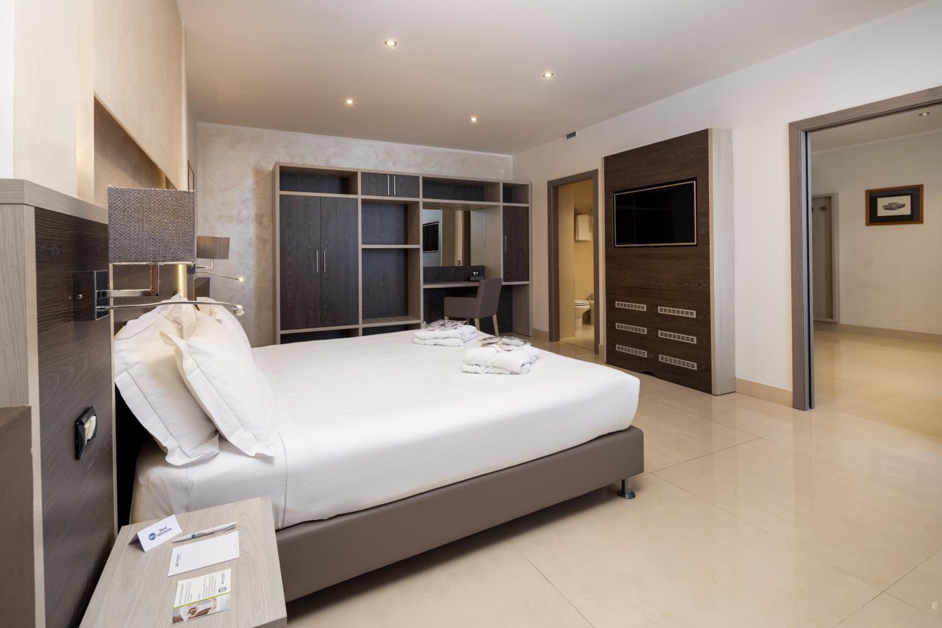 Suite with Sofa Bed - Photo 1