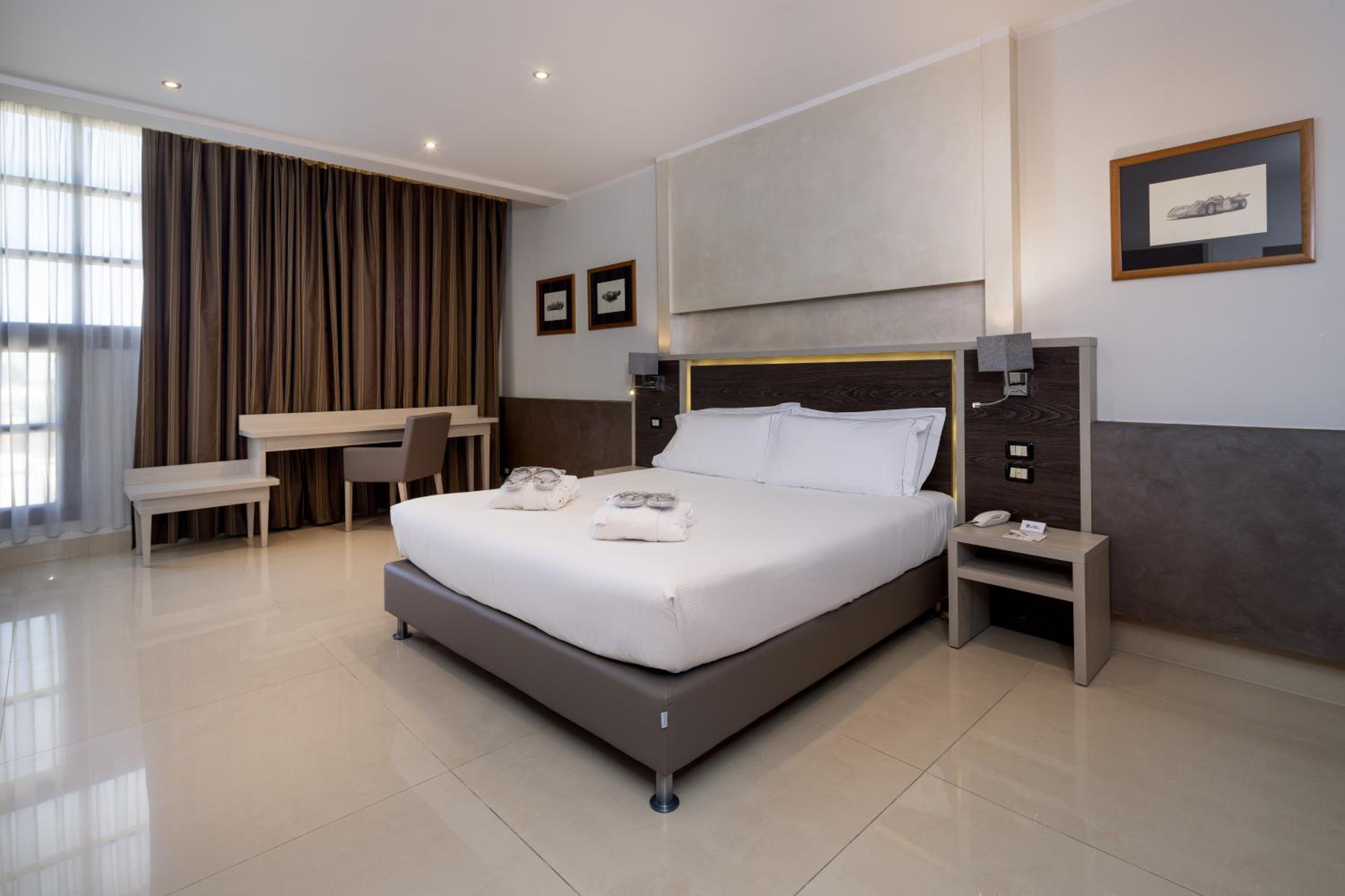 Suite with Sofa Bed - Photo 3