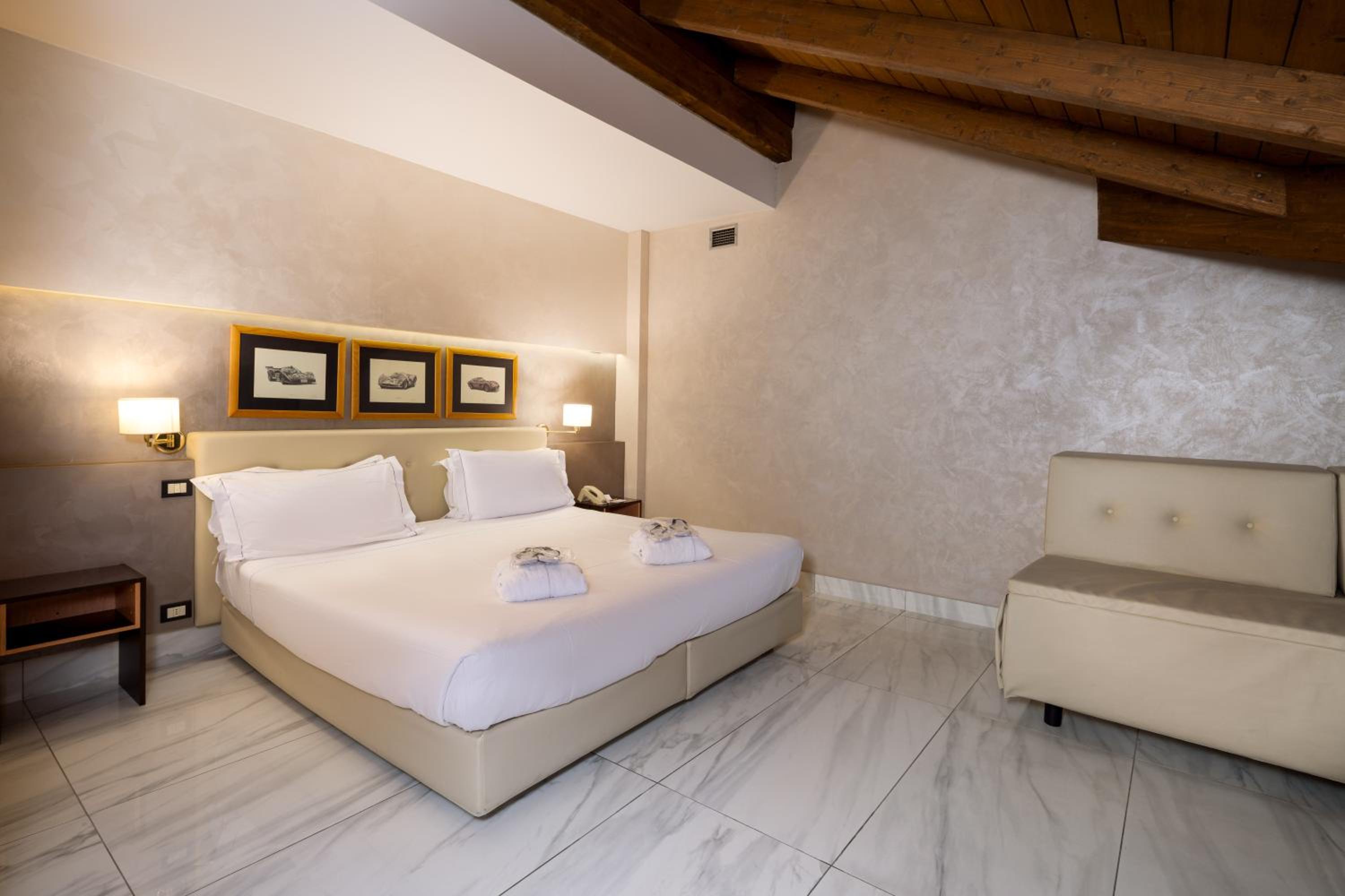 Junior Suite - Non-Smoking - Photo 20