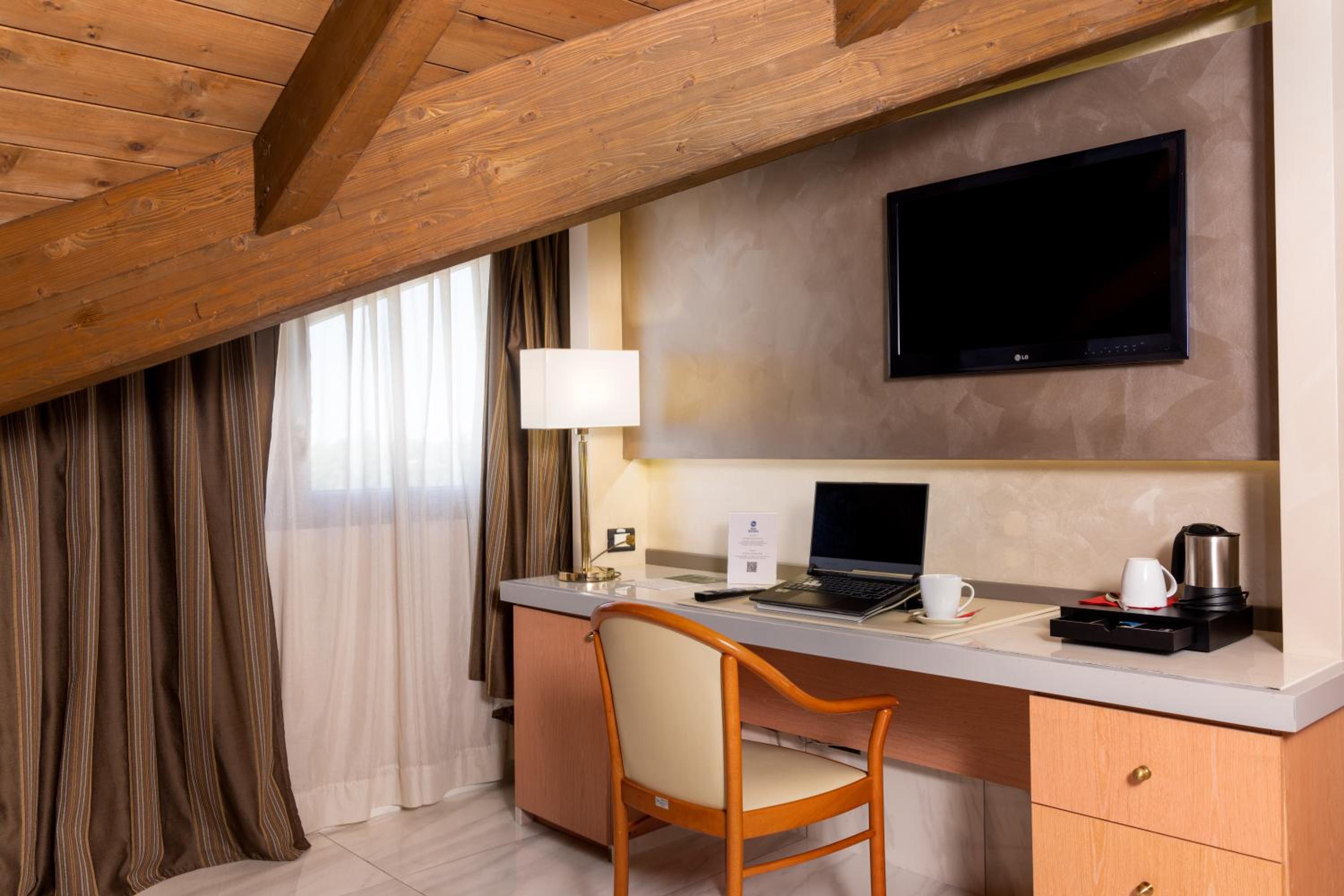 Junior Suite - Non-Smoking - Photo 18