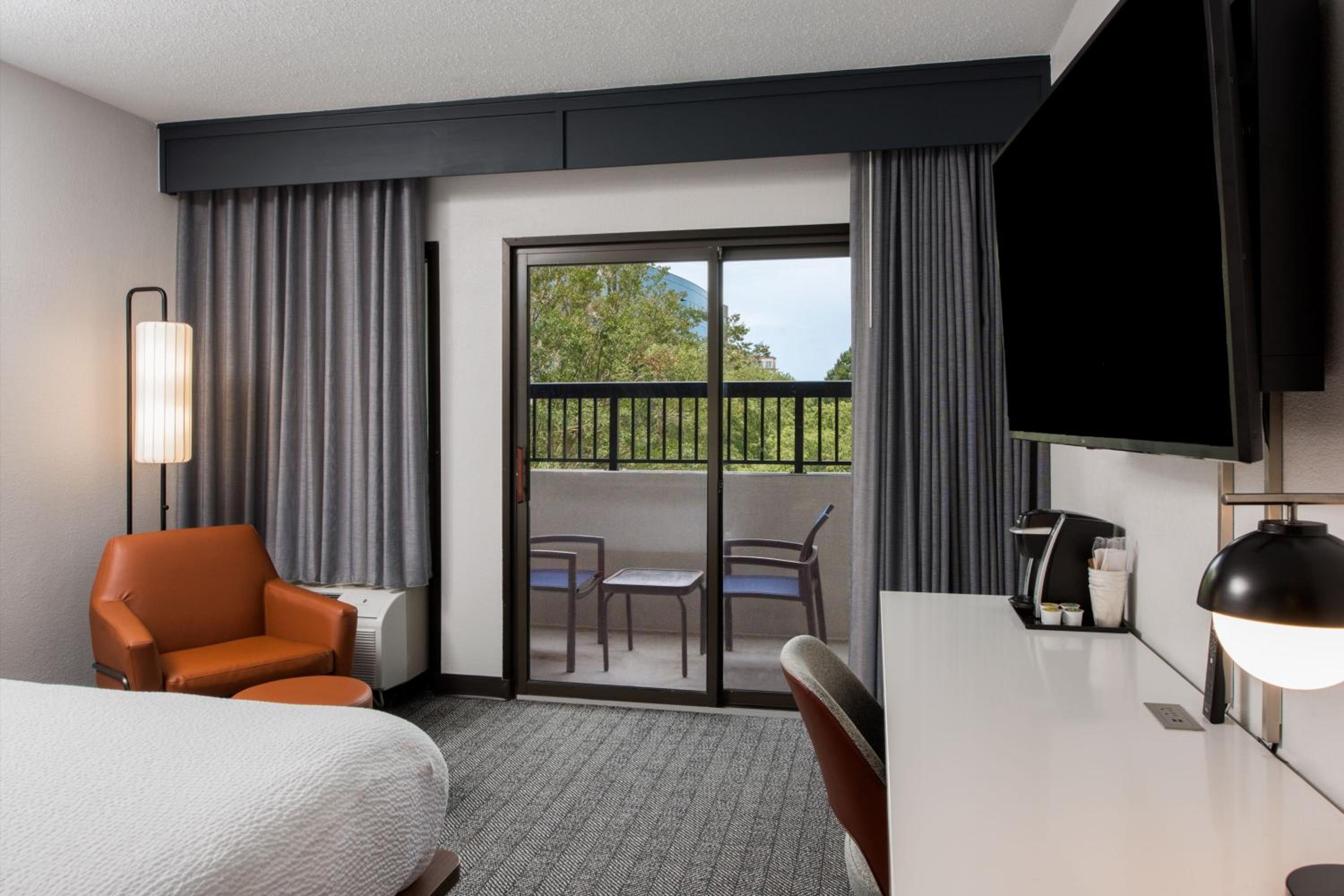 Guest King Room with Balcony - Photo 1