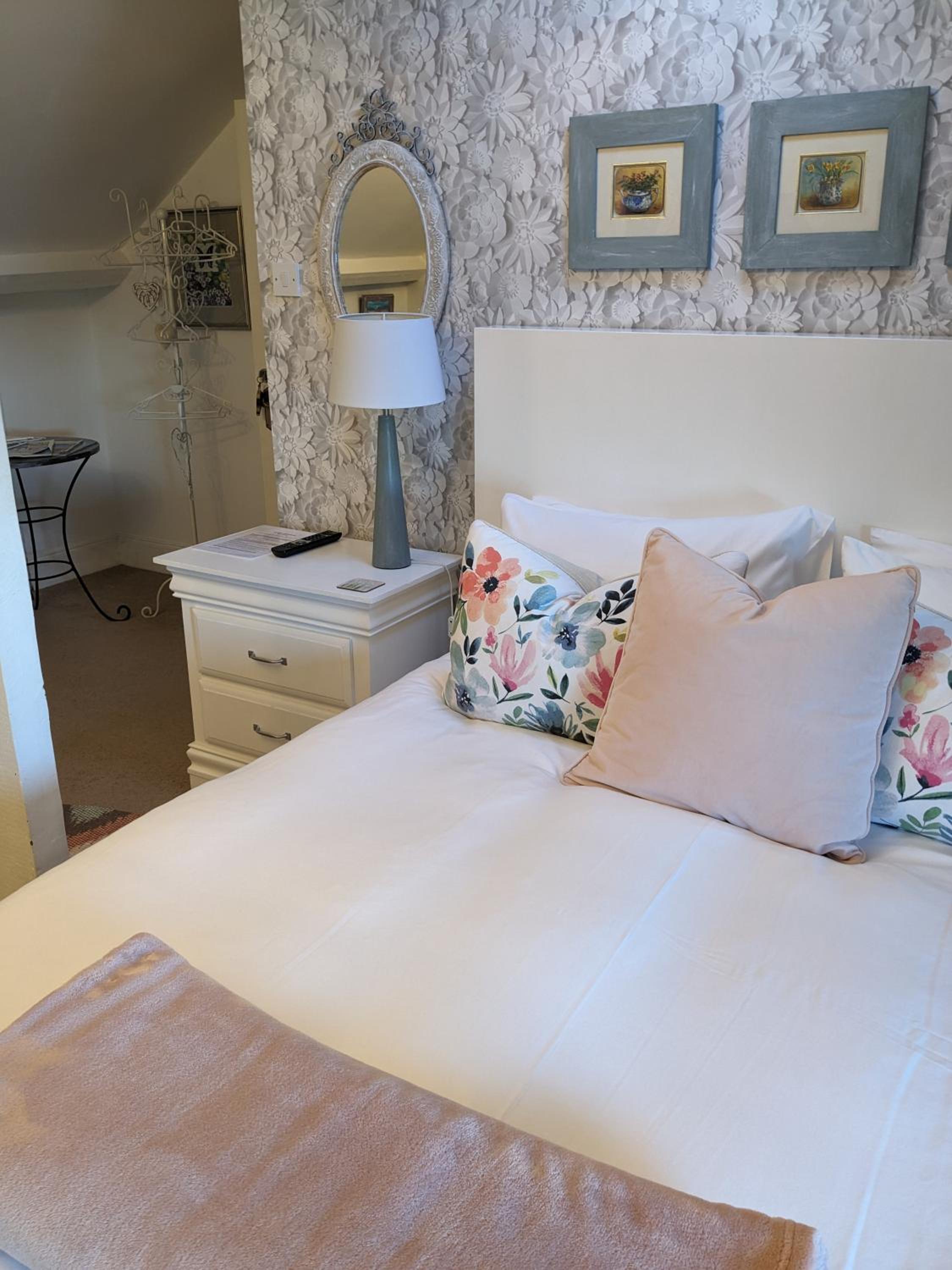 King Room with Separate Private Bathroom photo 1