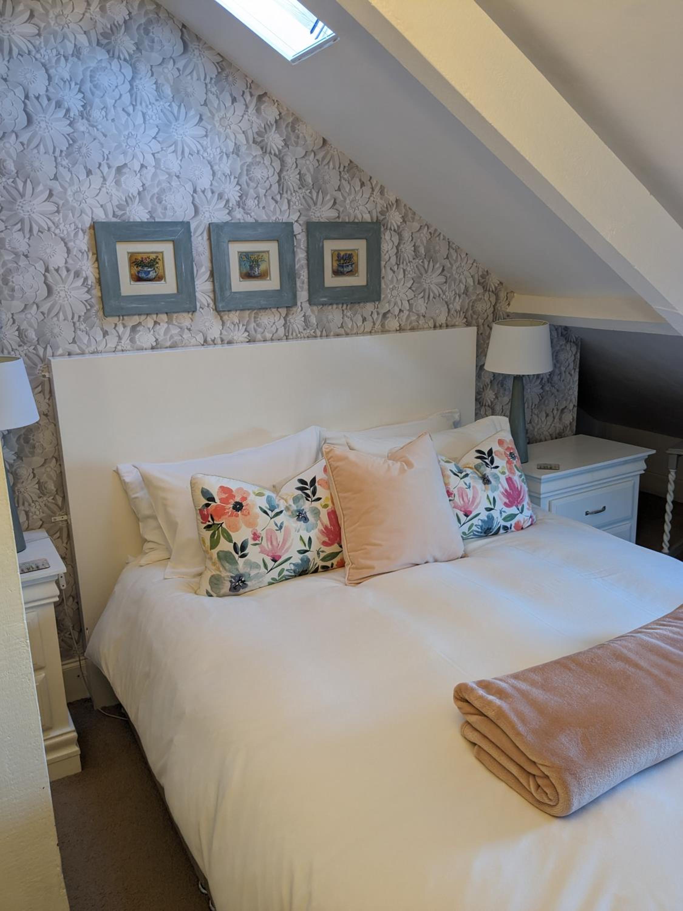 King Room with Separate Private Bathroom photo 2