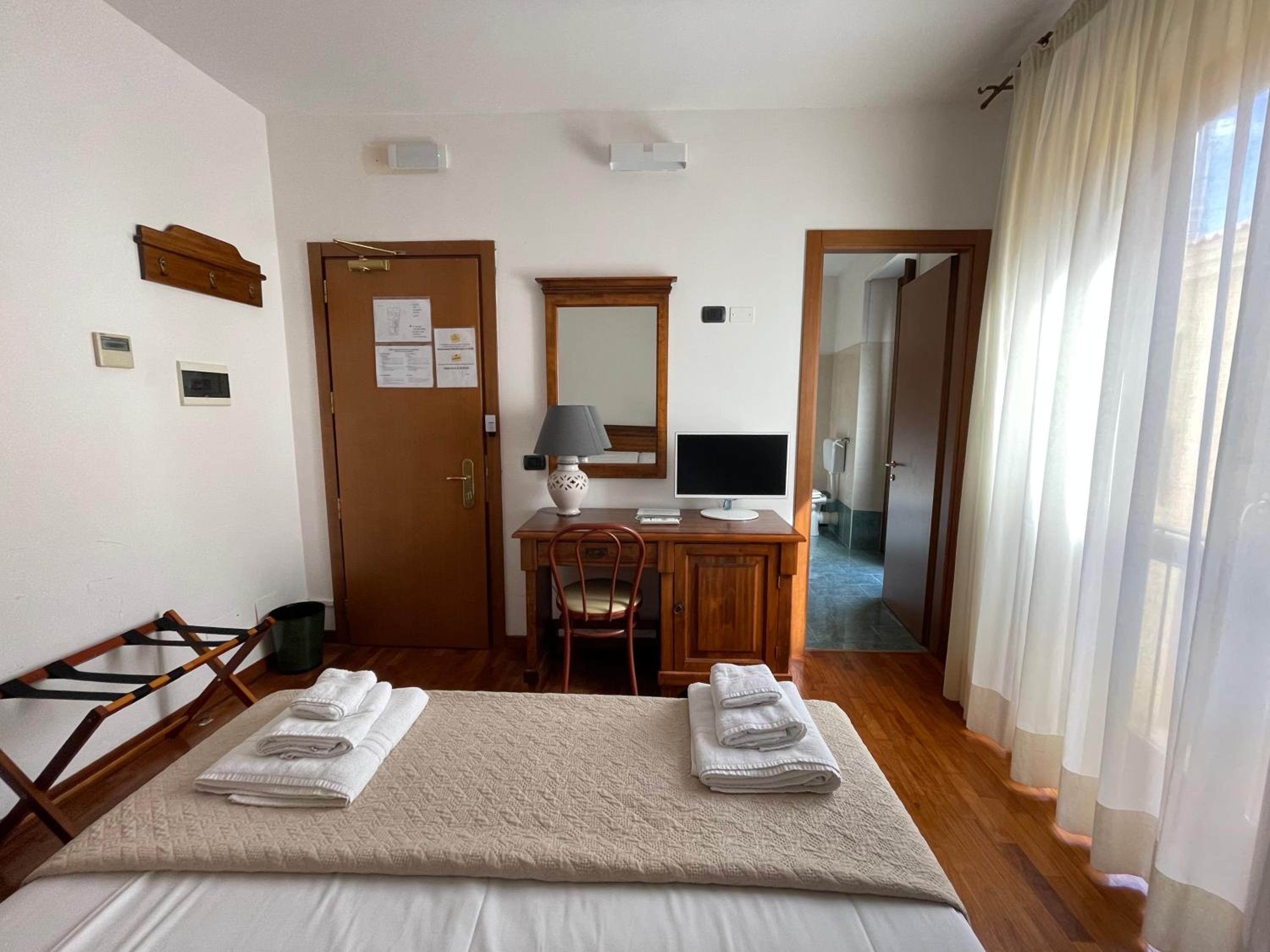 Small Double Room photo 3
