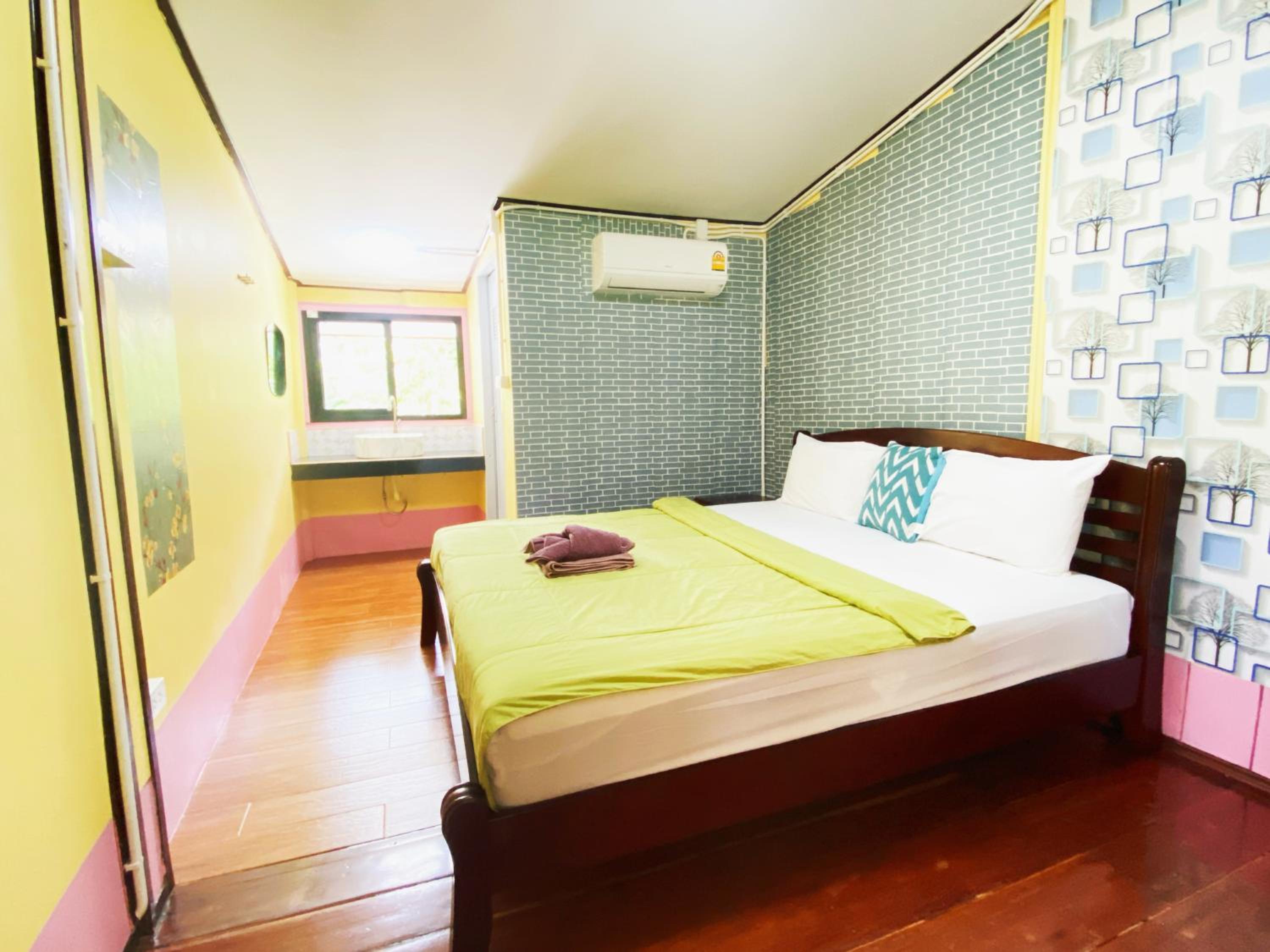 Economy Double Room - Photo 8