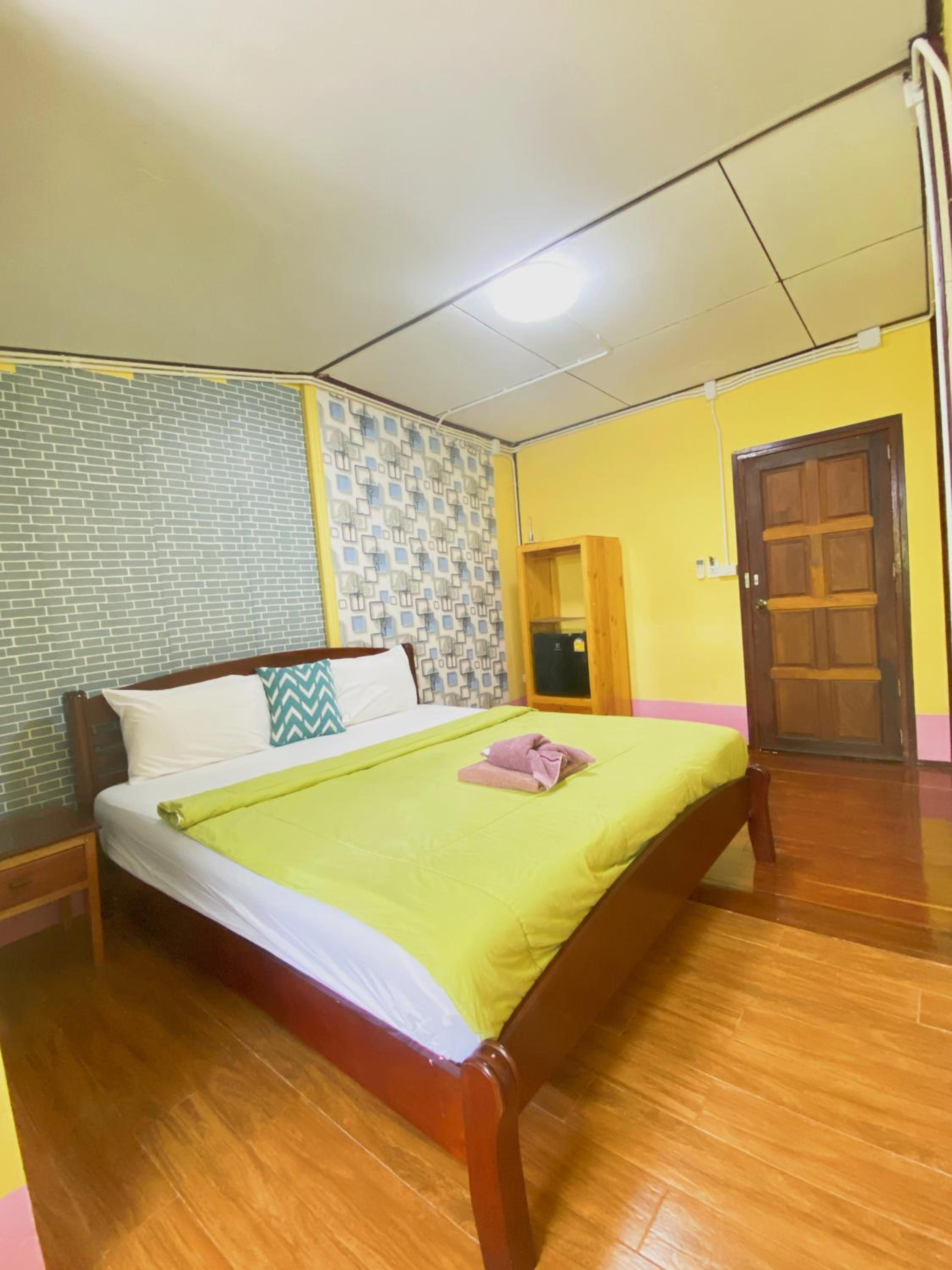 Economy Double Room - Photo 9