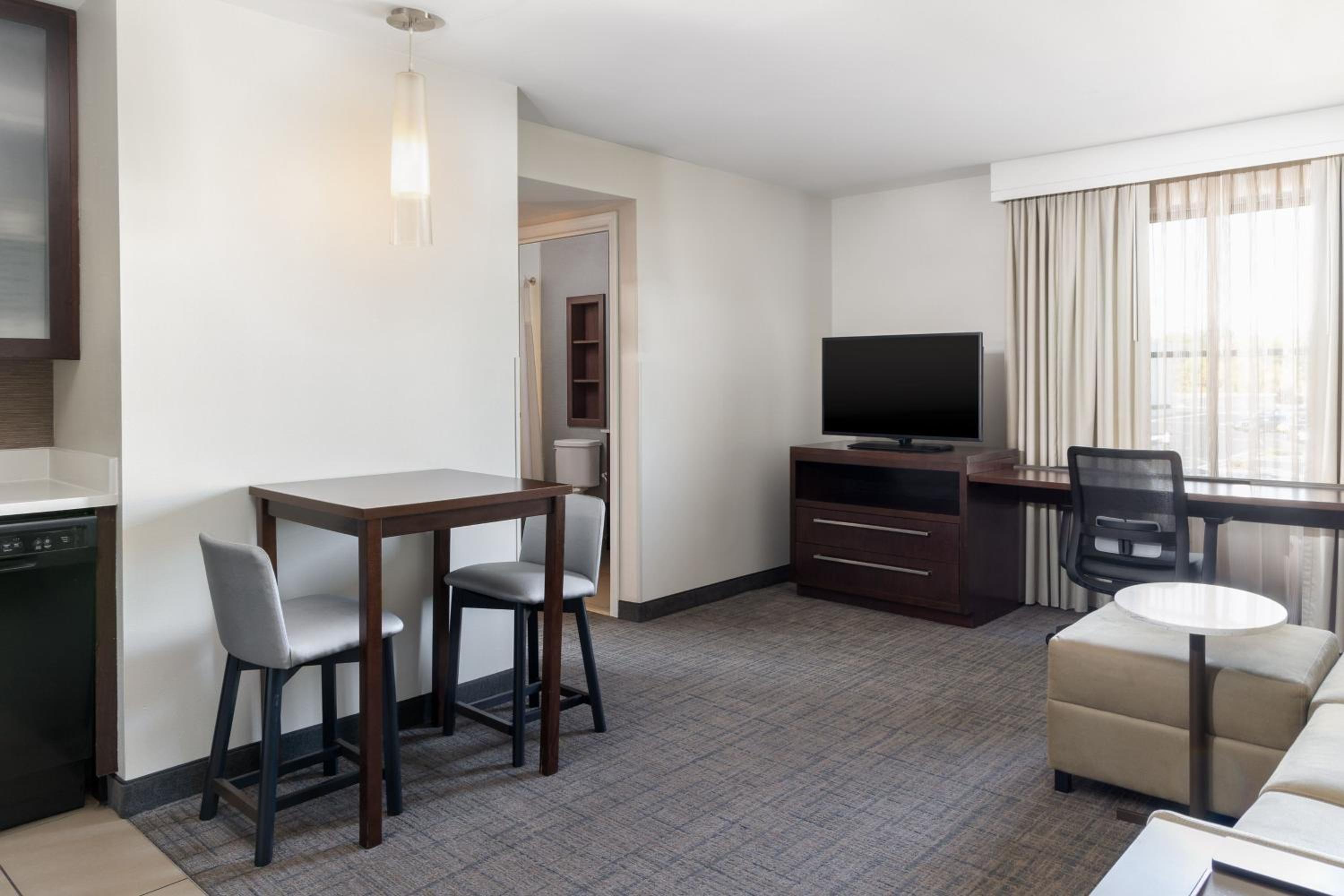 One-Bedroom King Suite with Oven and Sofa Bed - Hearing Accessible photo 2