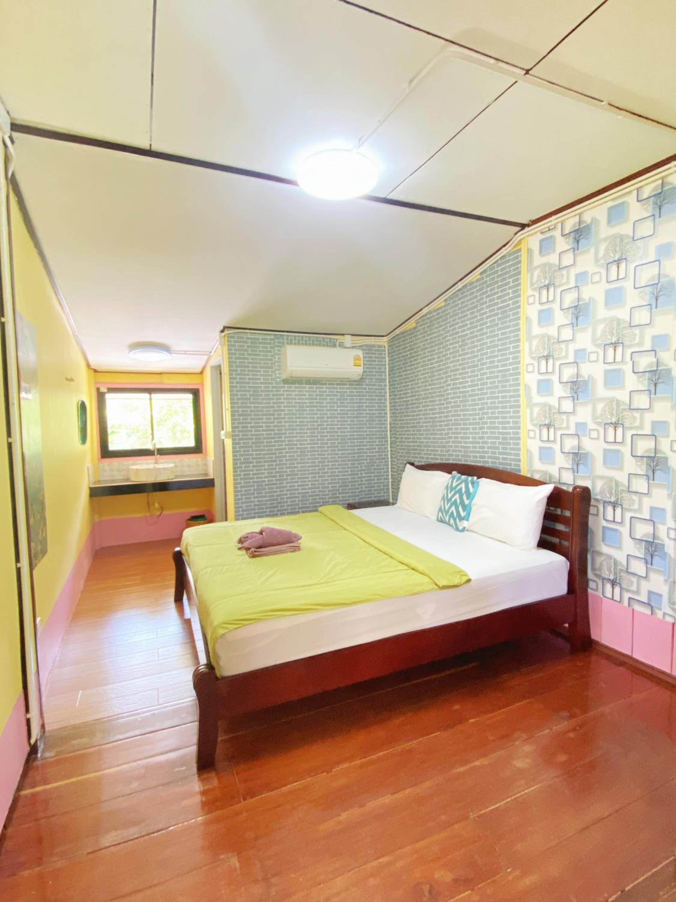 Economy Double Room - Photo 10